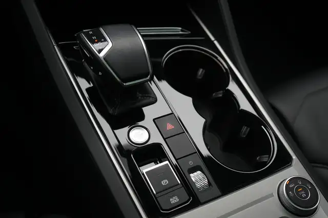 Volkswagen Touareg view 15
