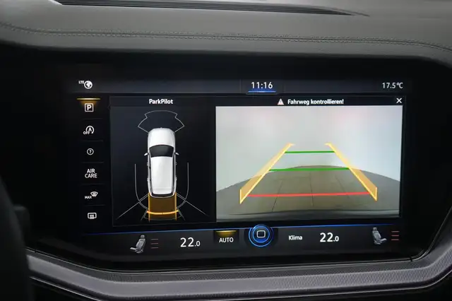 Volkswagen Touareg view 13