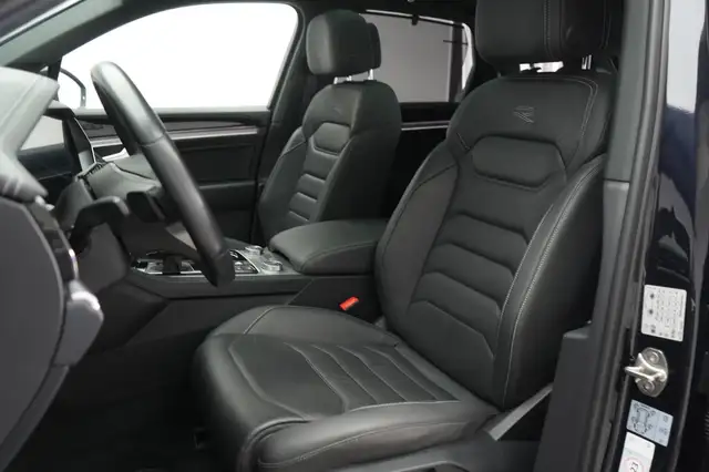 Volkswagen Touareg view 11