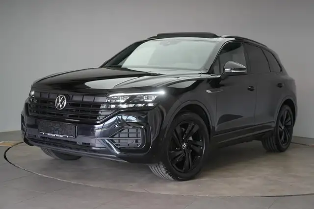 Volkswagen Touareg view 2