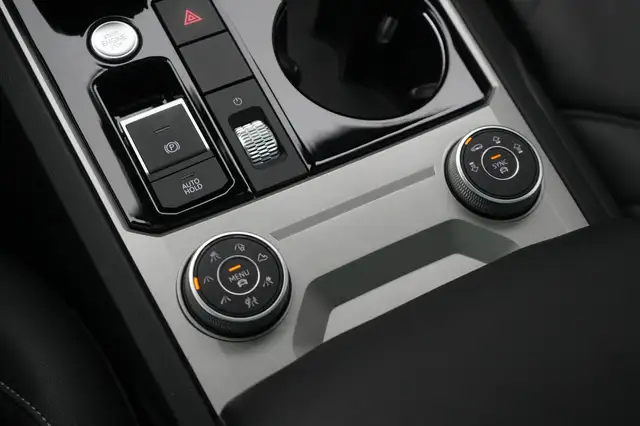 Volkswagen Touareg view 16