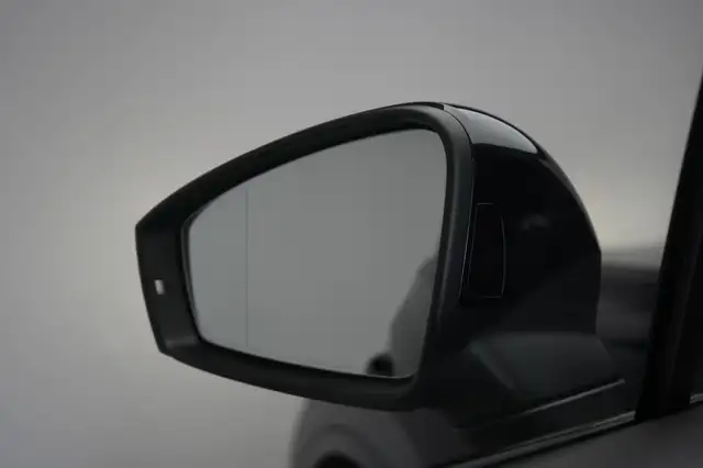 Volkswagen Touareg view 24