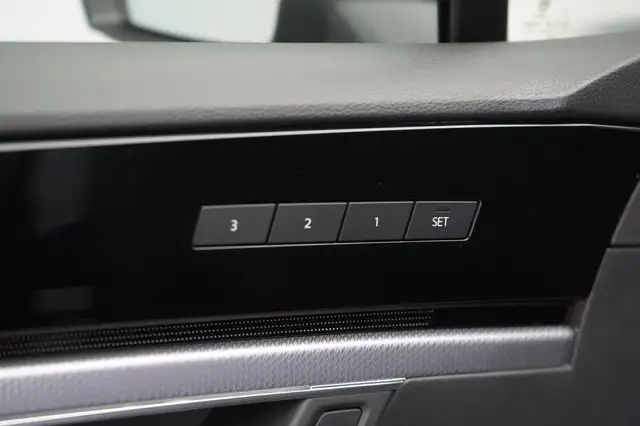 Volkswagen Touareg view 22