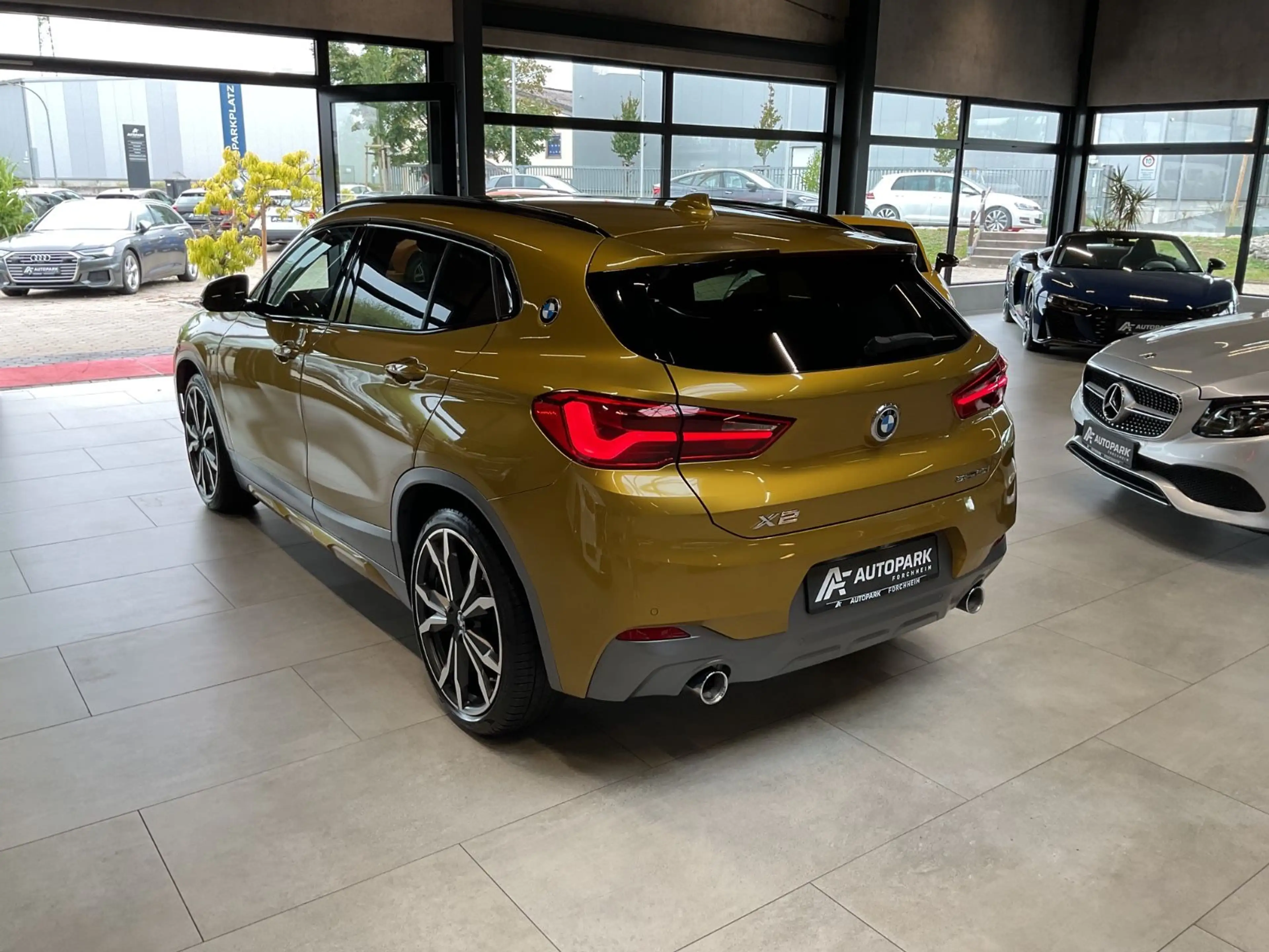 BMW X2 20i sDrive M Sport X AHK LED Navi Pano 20" — photo 5