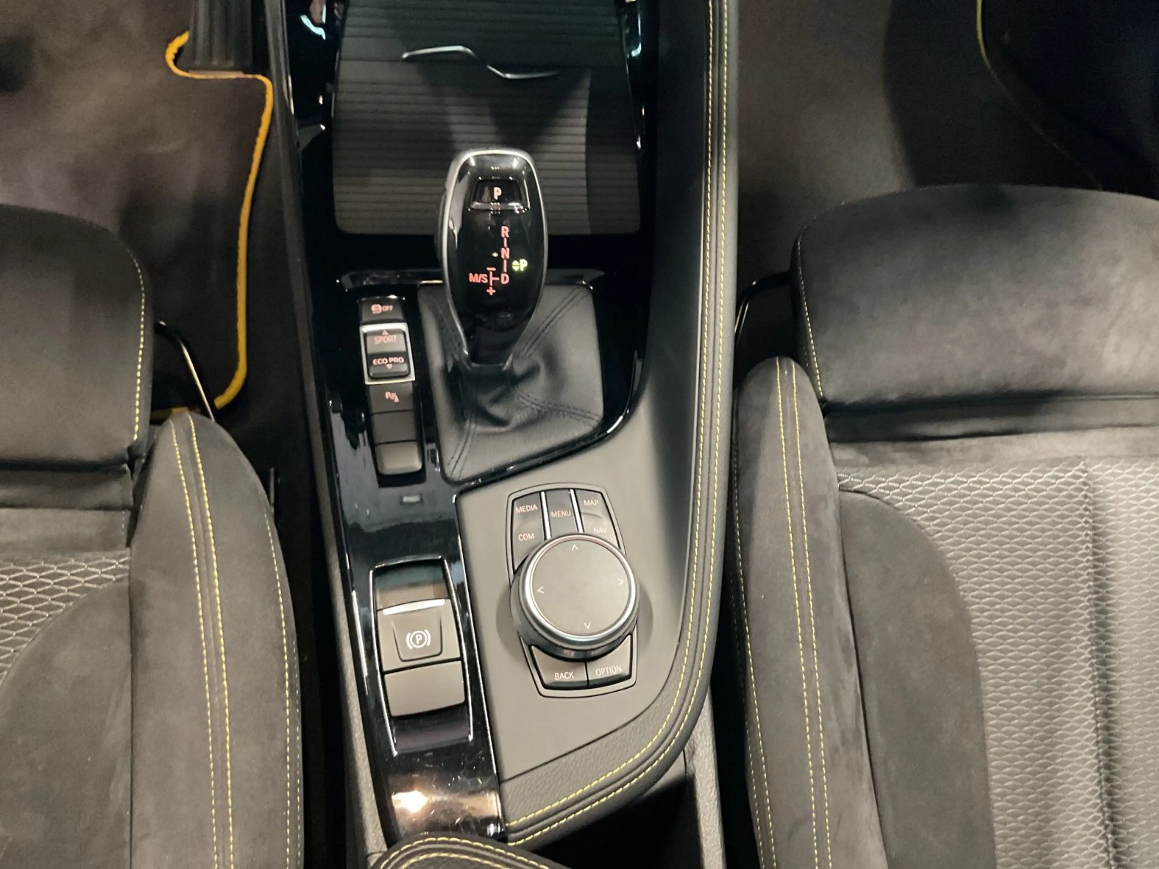 BMW X2 20i sDrive M Sport X AHK LED Navi Pano 20" — photo 11