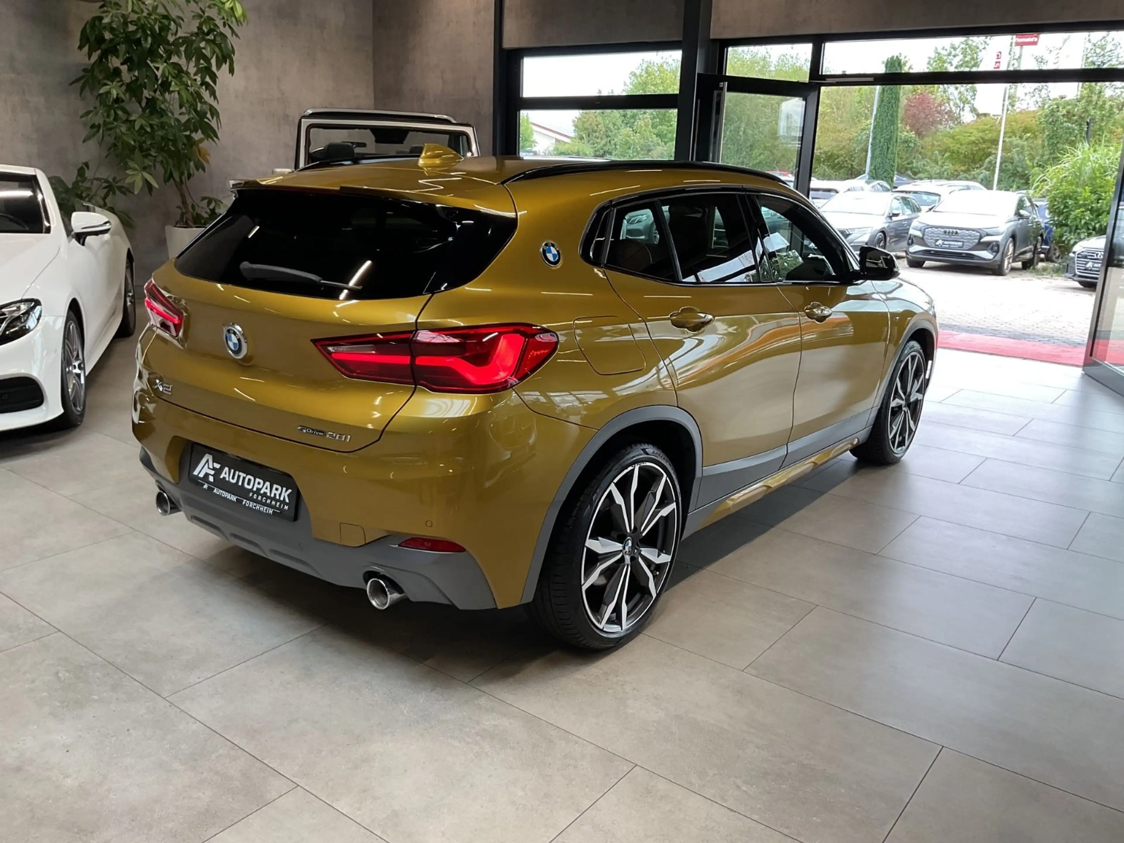 BMW X2 20i sDrive M Sport X AHK LED Navi Pano 20" — photo 4