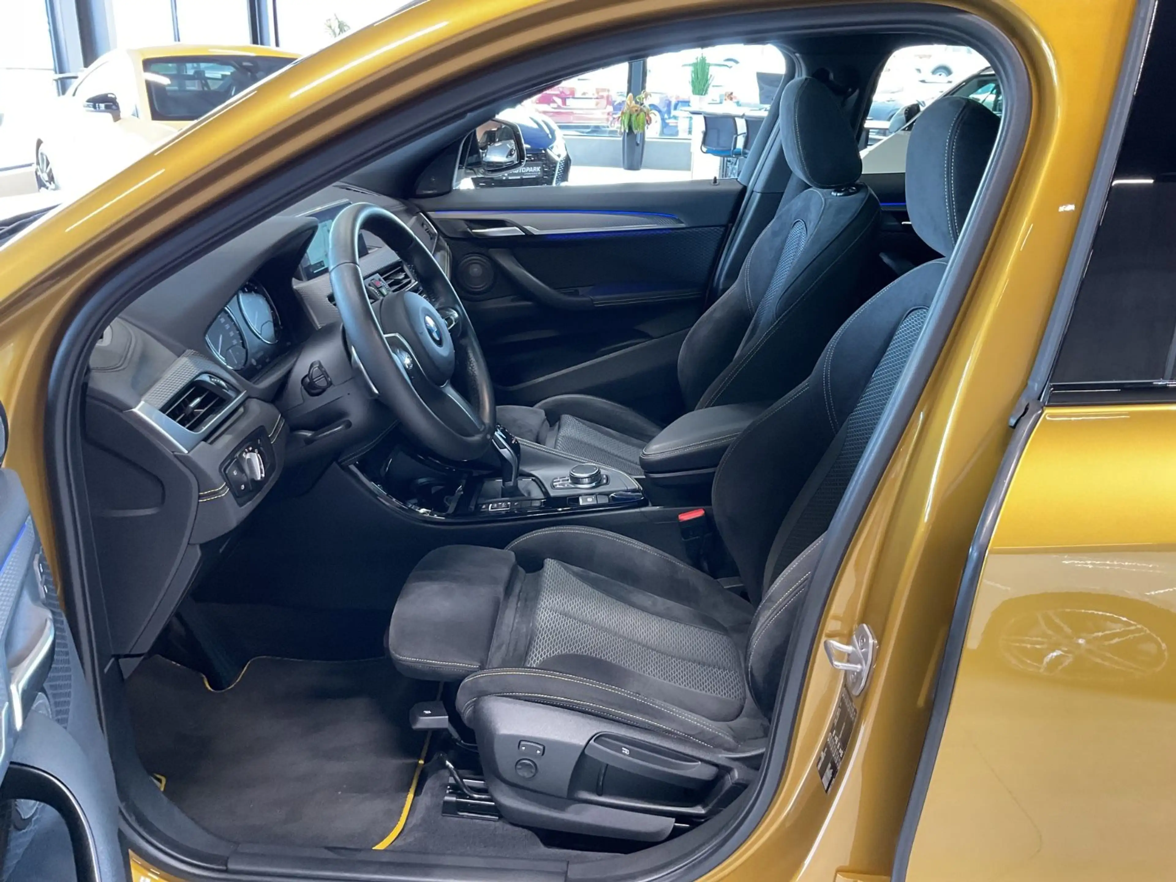 BMW X2 20i sDrive M Sport X AHK LED Navi Pano 20" — photo 7