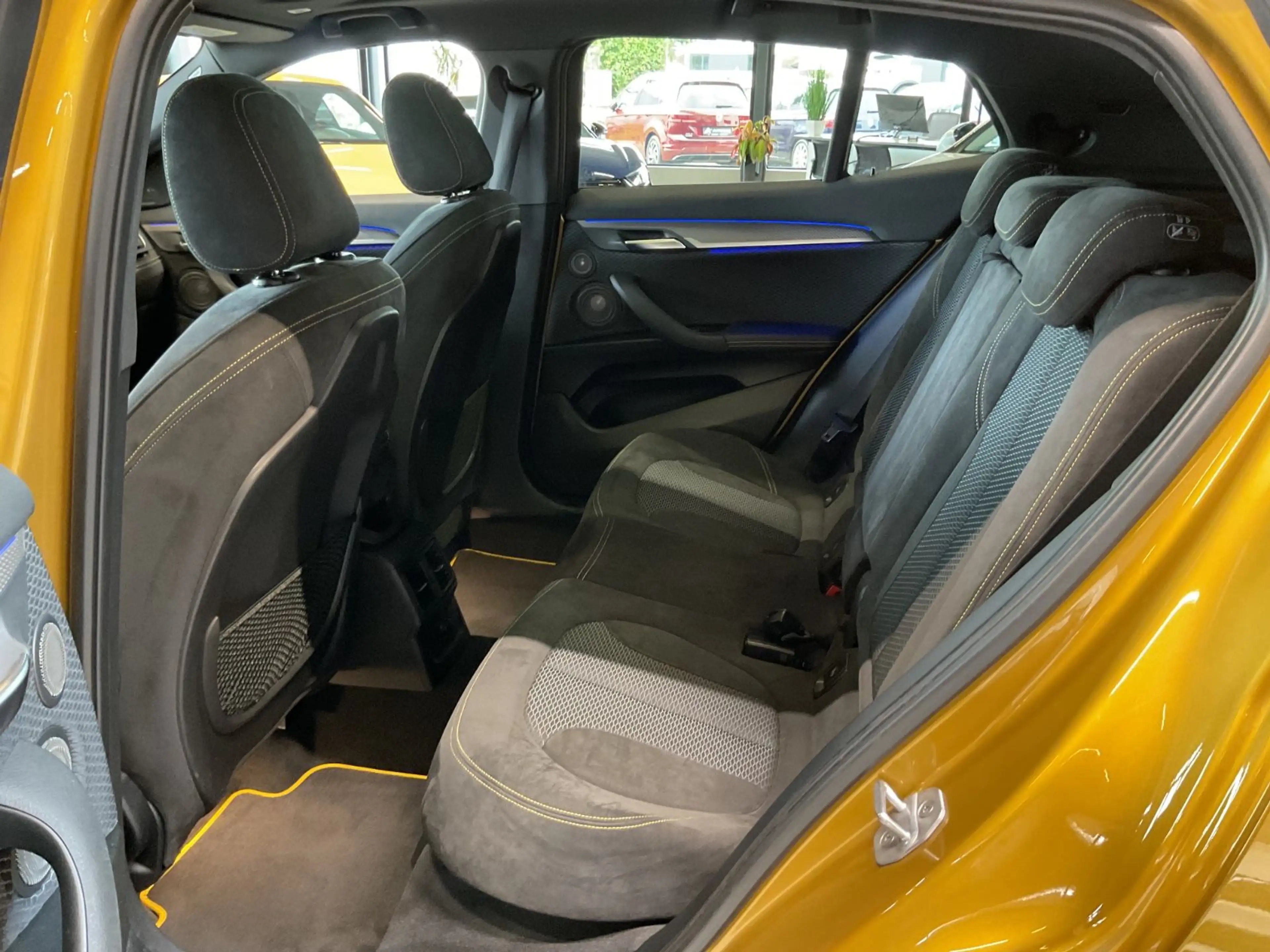BMW X2 20i sDrive M Sport X AHK LED Navi Pano 20" — photo 13