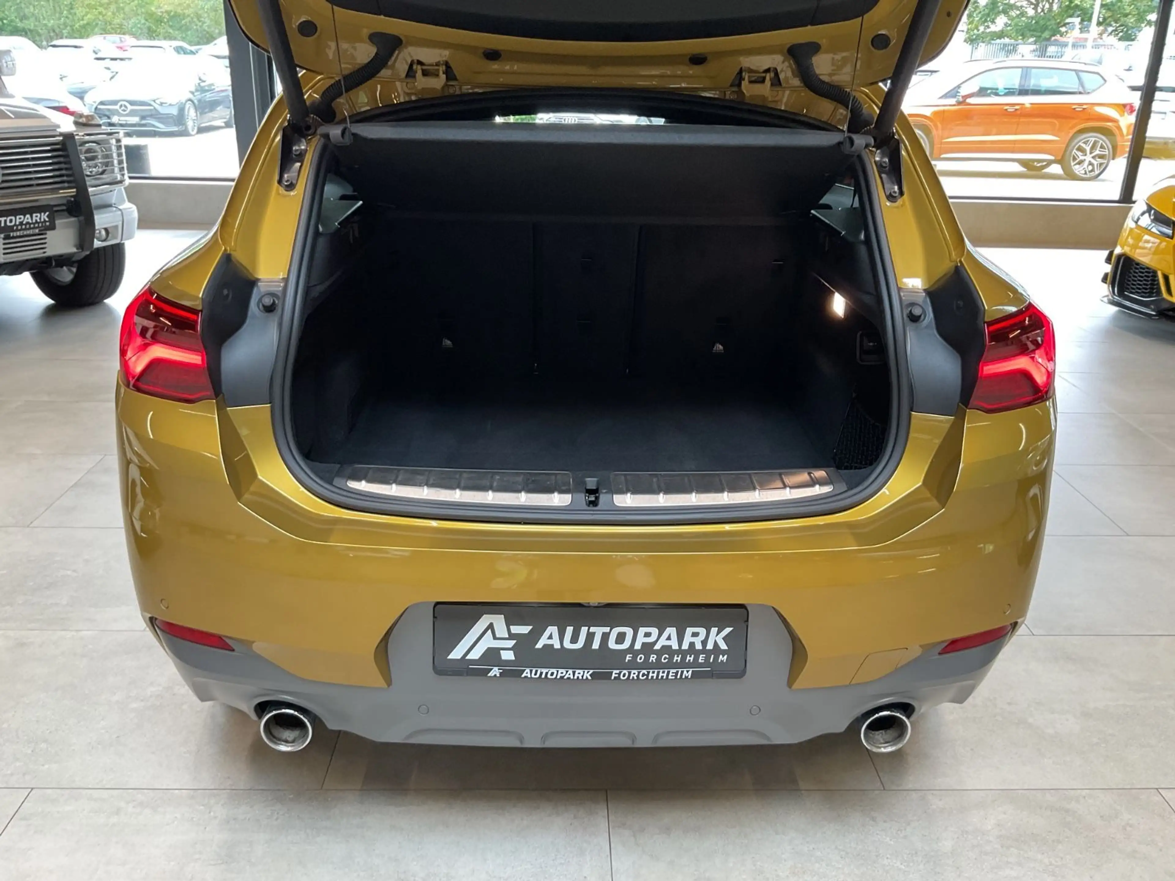 BMW X2 20i sDrive M Sport X AHK LED Navi Pano 20" — photo 15