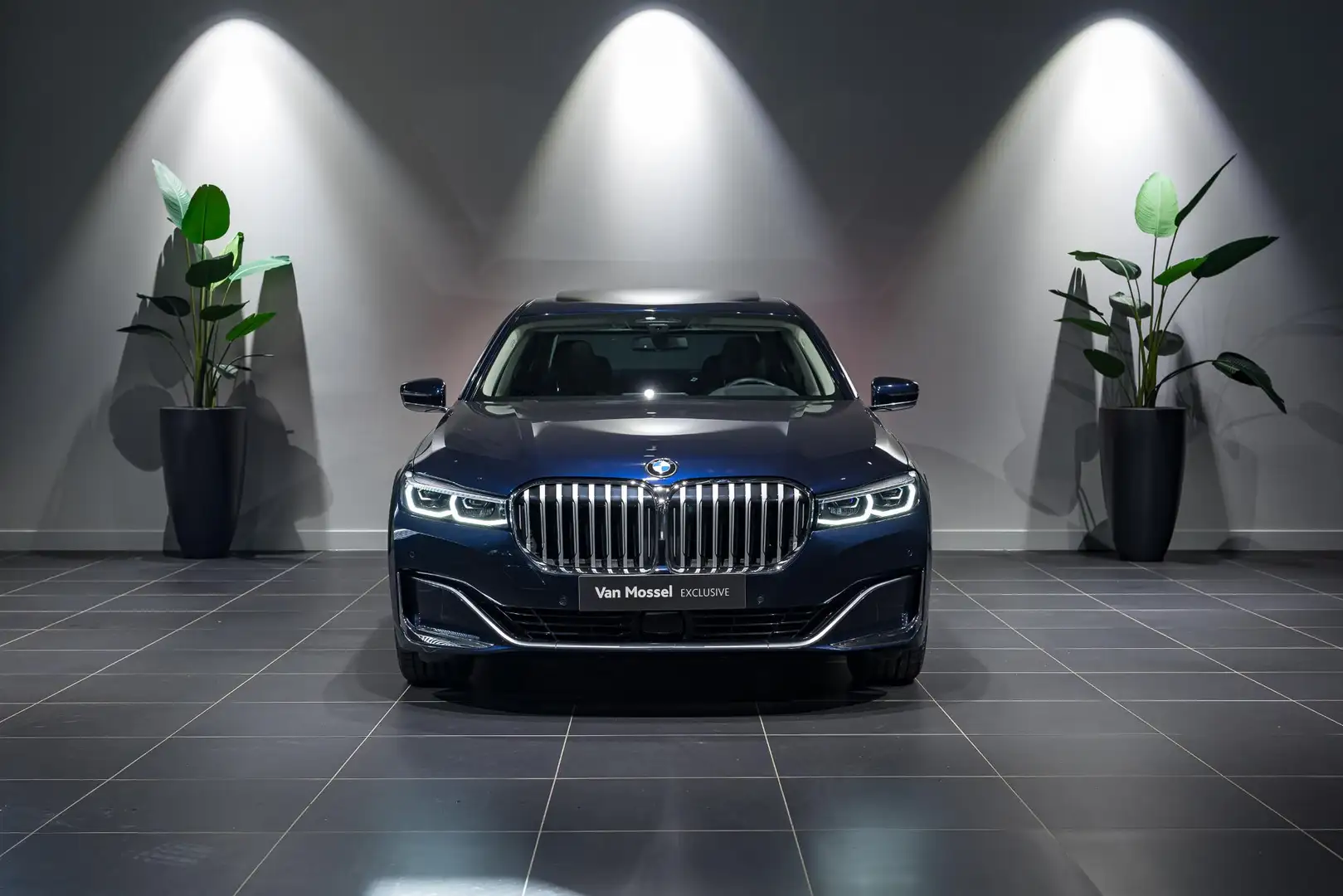 BMW 745 7-serie 745Le xDrive LUCHTVERING | HEAD-UP DISPLAY Blauw - 2