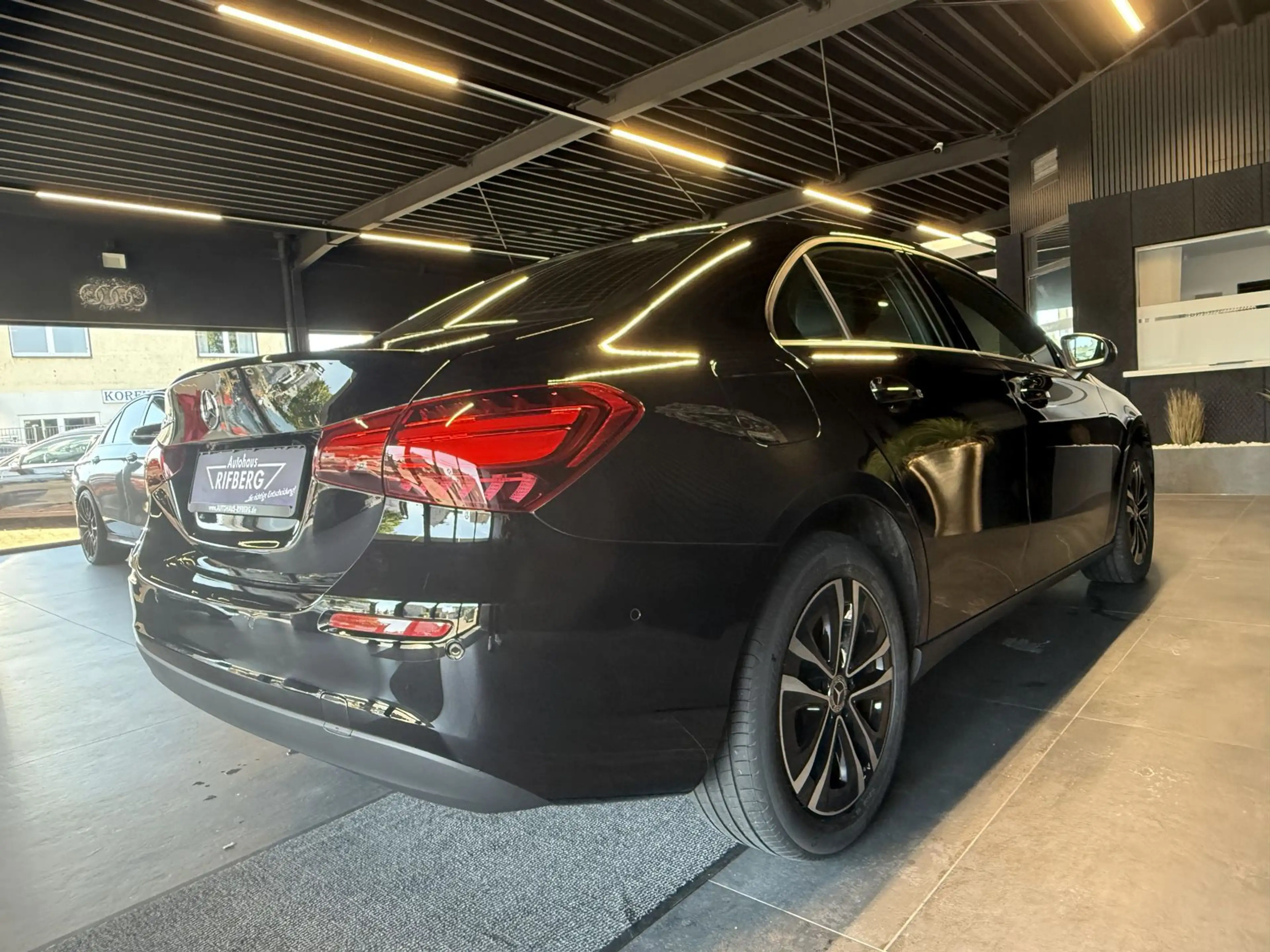 Mercedes-Benz A 250 e 8G Remote &Charing/Navi/Kamera/Leder/Tem — photo 6
