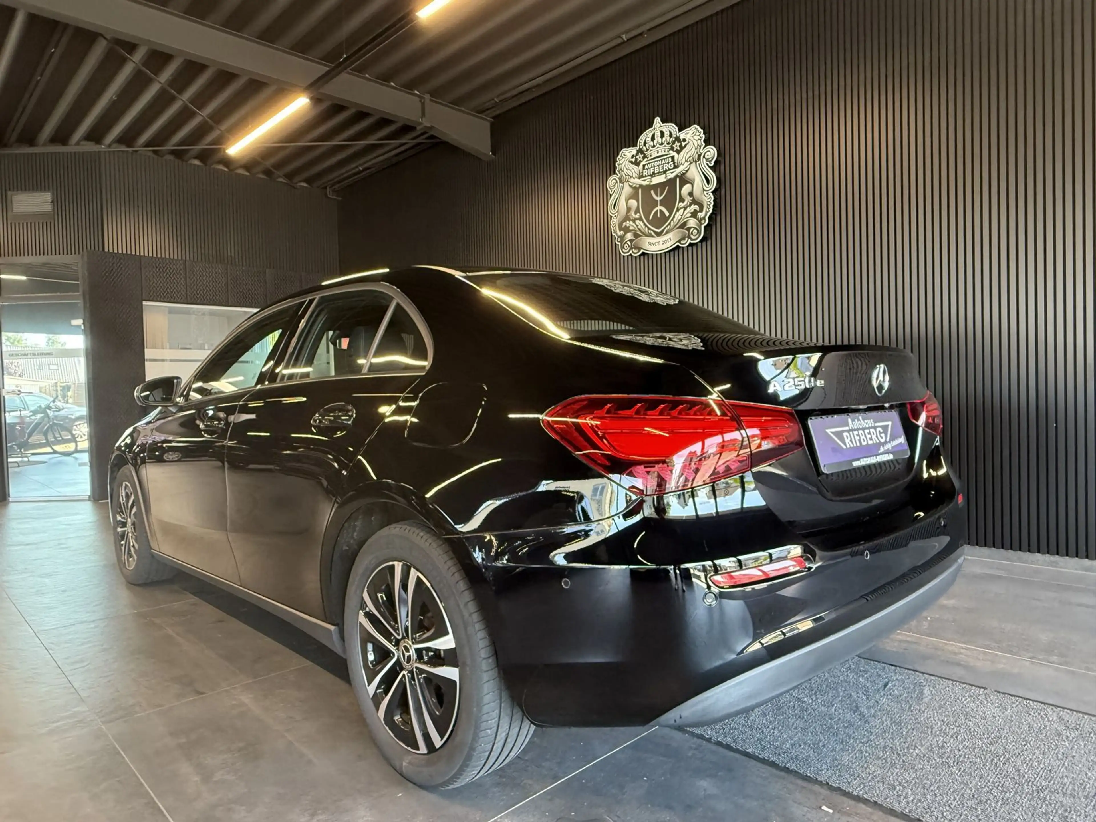 Mercedes-Benz A 250 e 8G Remote &Charing/Navi/Kamera/Leder/Tem — photo 4