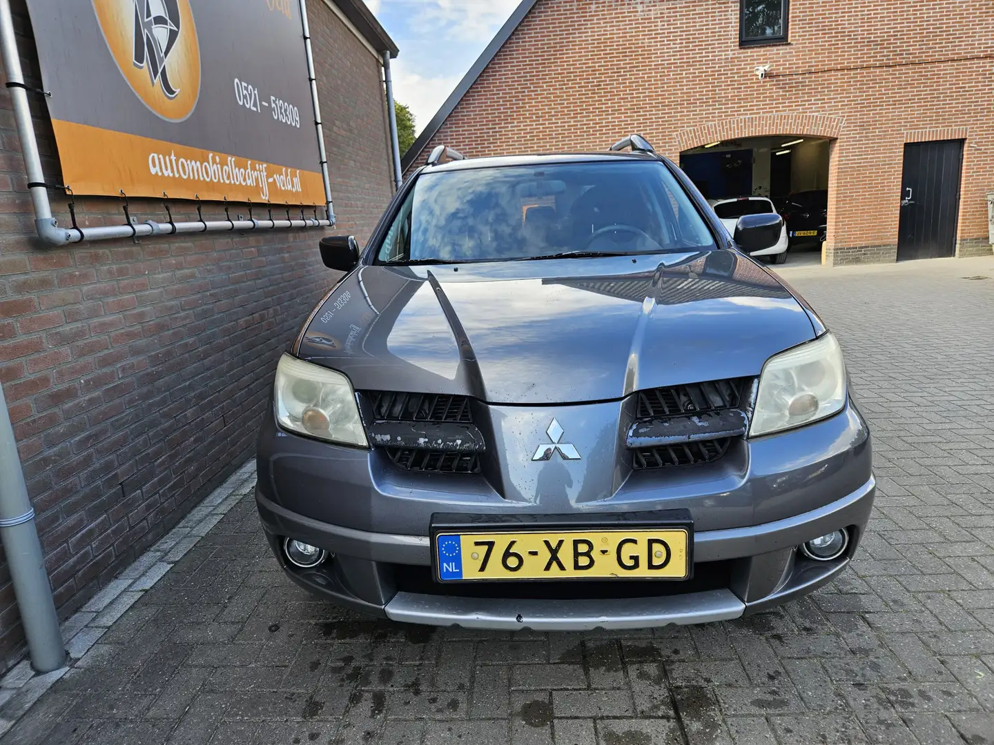 Mitsubishi Outlander Sport 2.0 Invite+ Grijs - 2