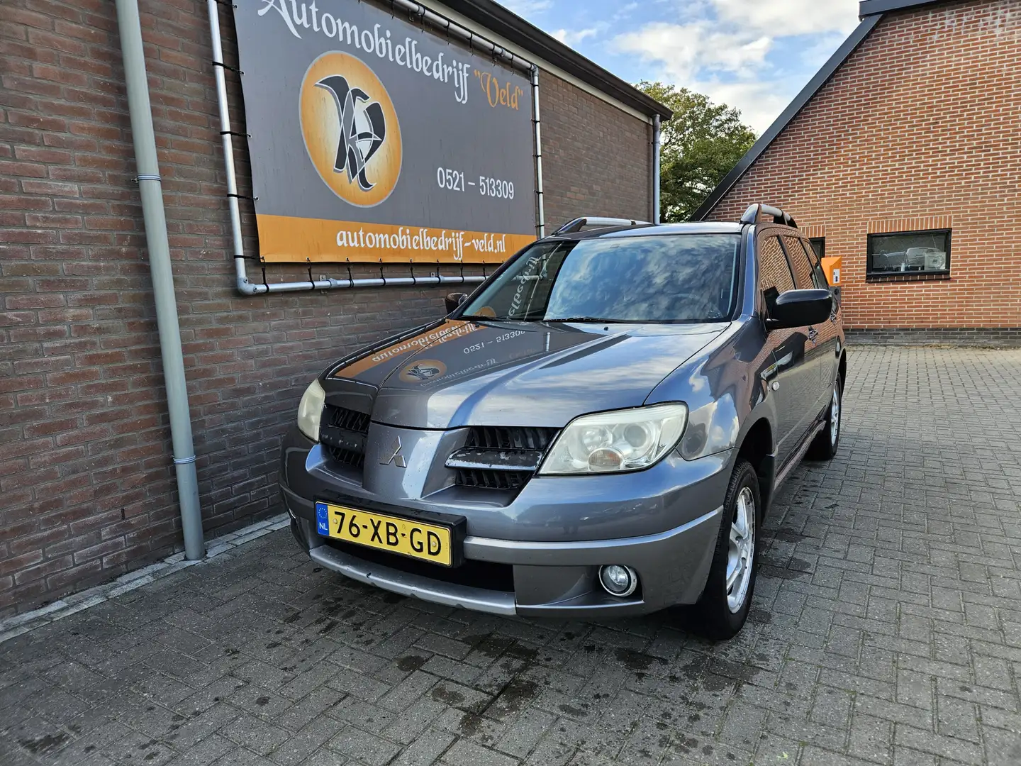 Mitsubishi Outlander Sport 2.0 Invite+ Grijs - 1