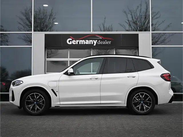 BMW X3 view 3