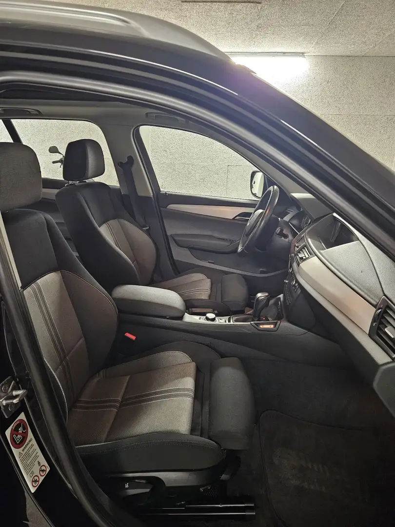 BMW X1 xDrive20d Österreich Paket Aut. Schwarz - 2