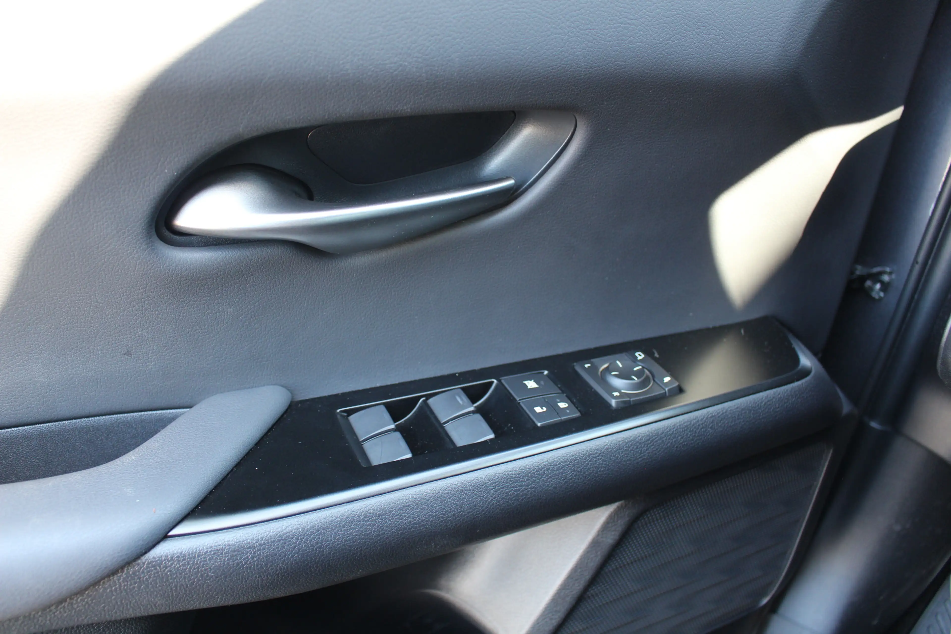 Lexus UX 250h Hybride F-Sport Design I Facelift I Applecarplay/A — photo 14