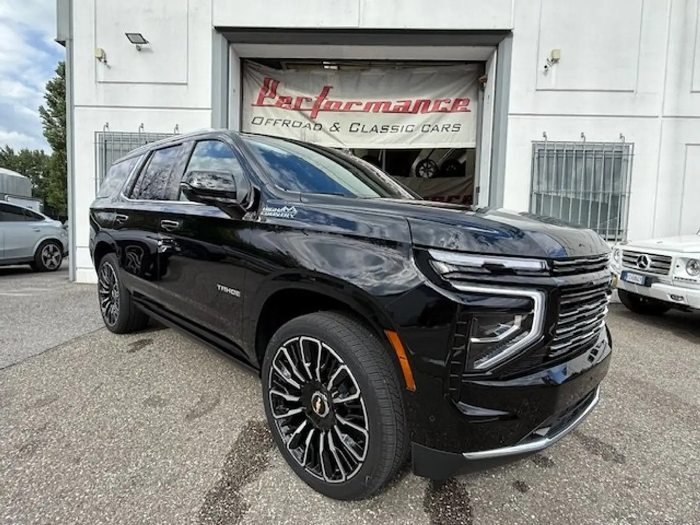 Chevrolet Tahoe Tahoe 6.2 V8 425cv NOLEGGIO TARGA TEDESCA Schwarz - 1
