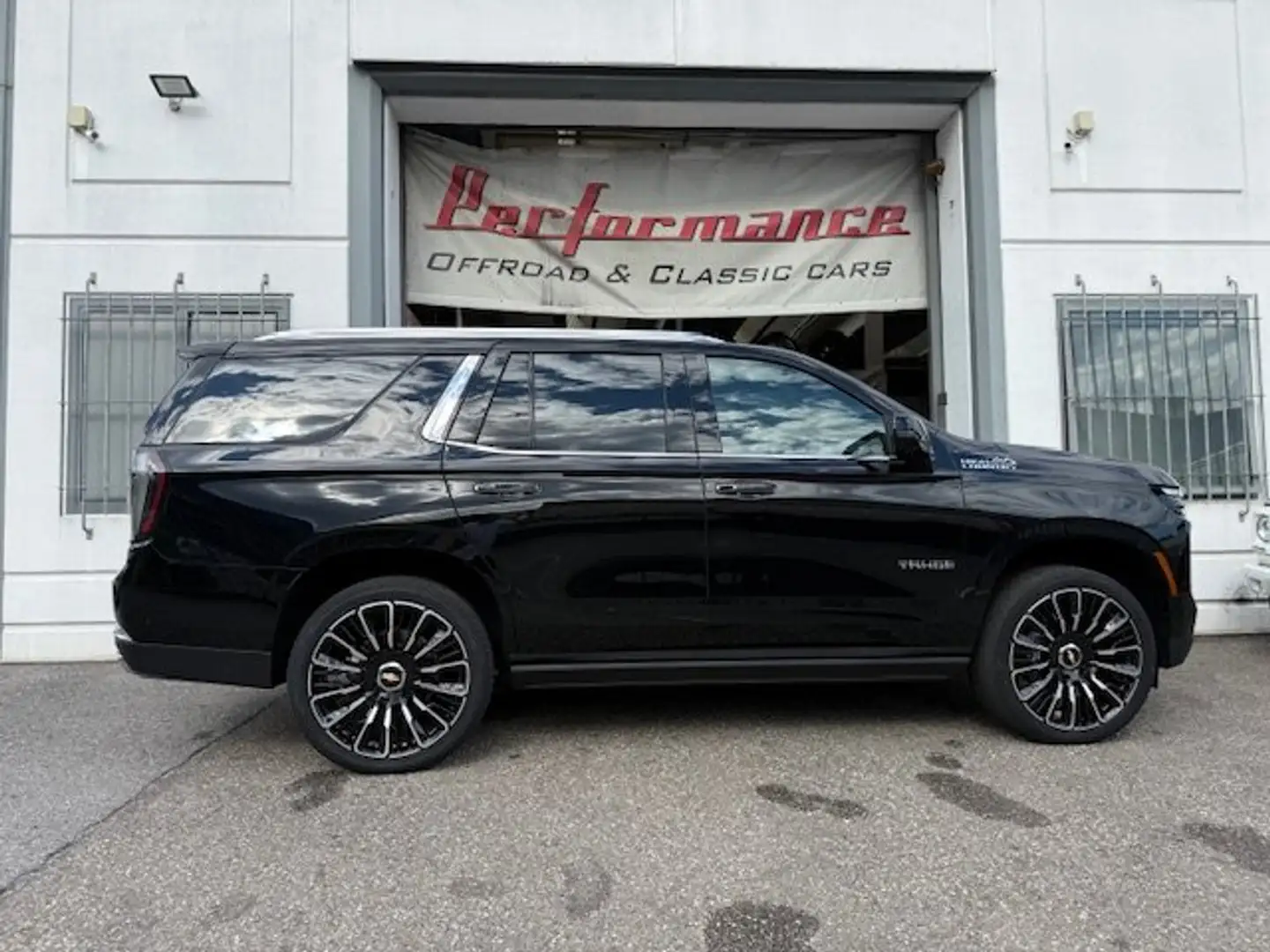 Chevrolet Tahoe Tahoe 6.2 V8 425cv NOLEGGIO TARGA TEDESCA Nero - 2
