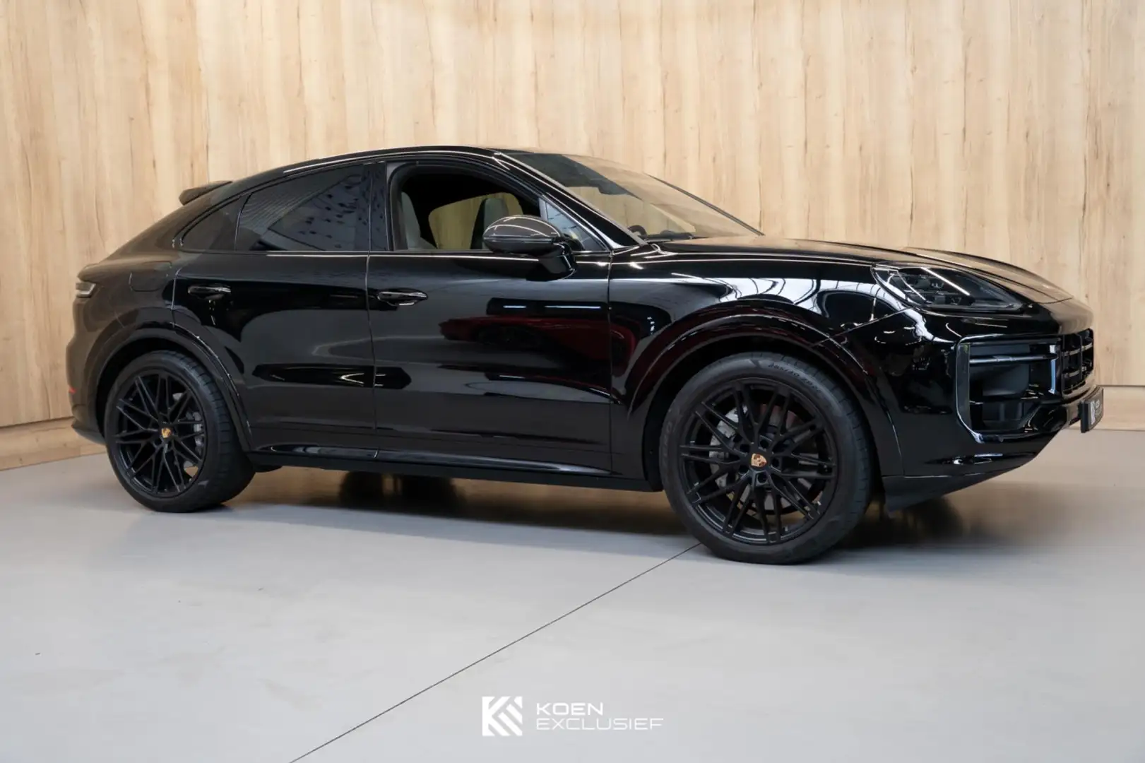 Porsche Cayenne Coupé 3.0 E-Hybrid (2024, NL) Sport Design Carbon, Negro - 2