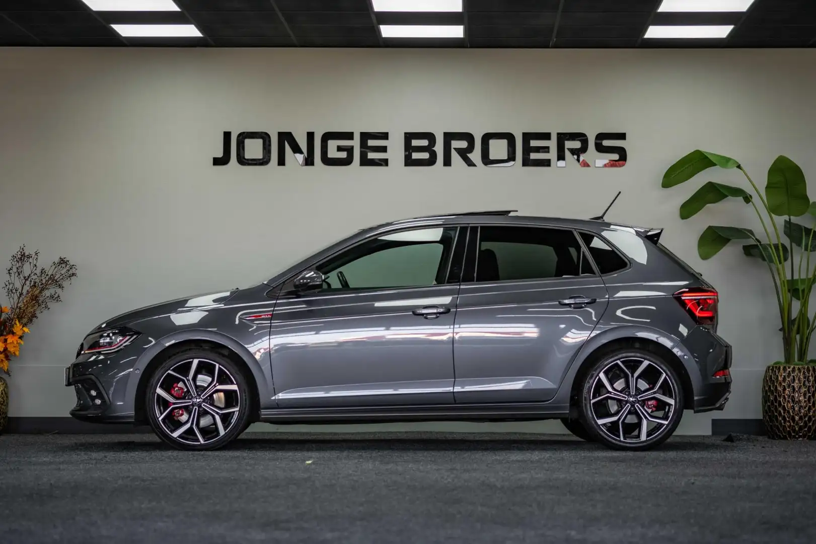 Volkswagen Polo GTI 2.0 TSI |Pano|Beats|ACC|Carplay Grijs - 2