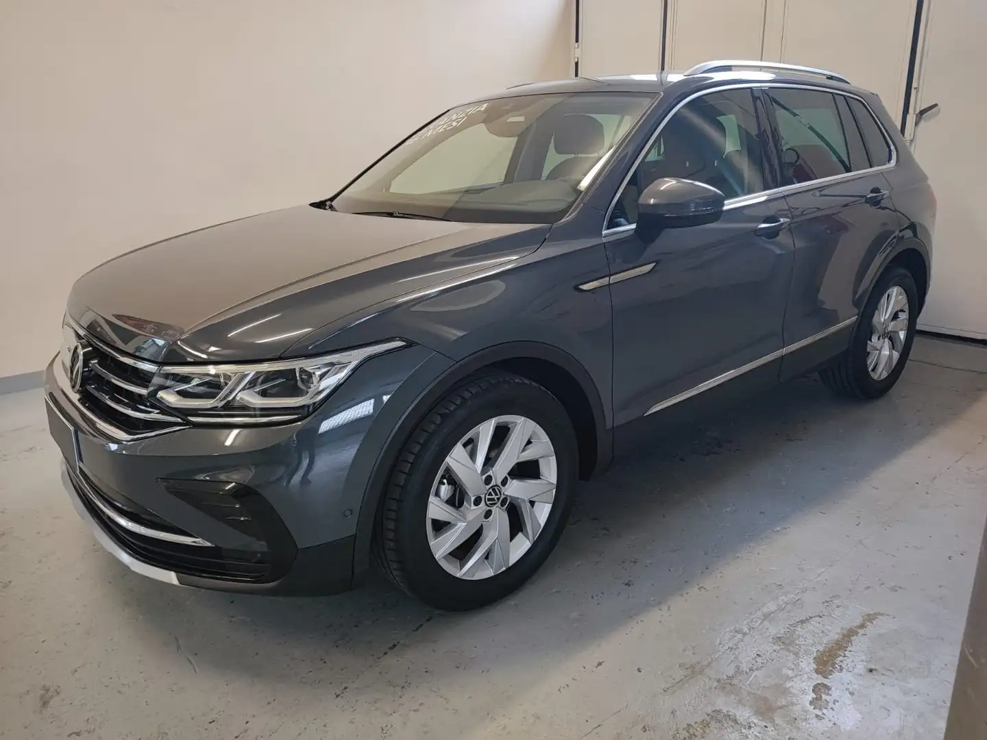 Volkswagen Tiguan 1.5 TSI 150 CV DSG Elegance Matrix Plus Gris - 1