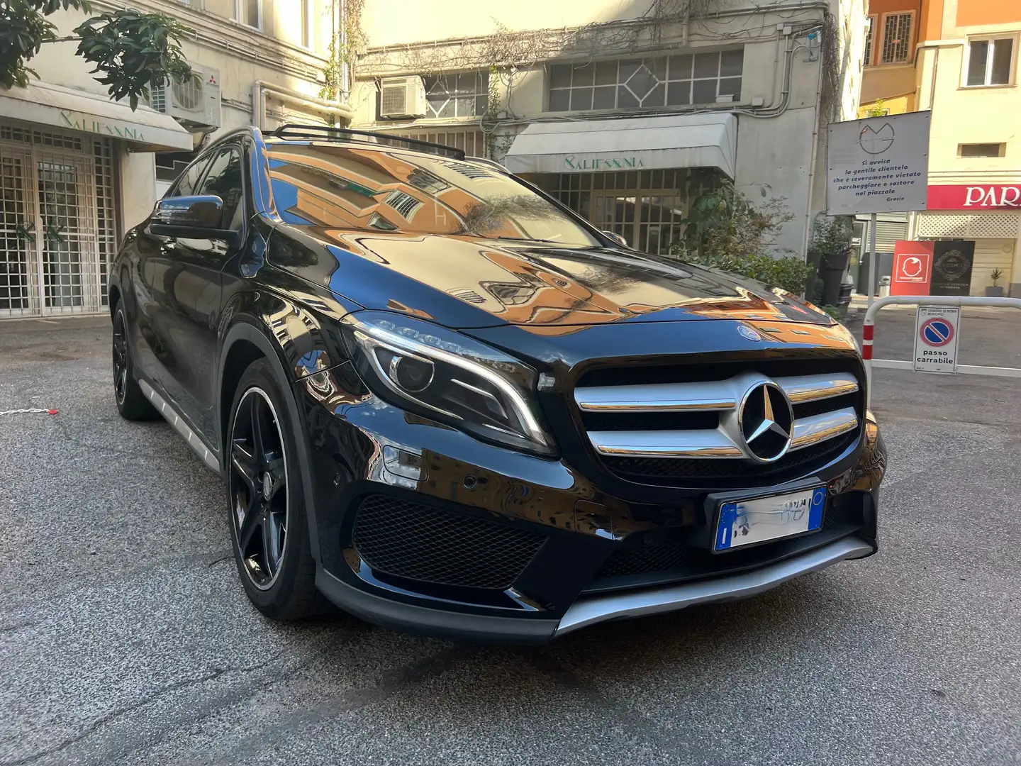 Mercedes-Benz GLA 200 PREMIUM AMG - TETTO - NAVI - PELLE - GARANZIA Zwart - 1