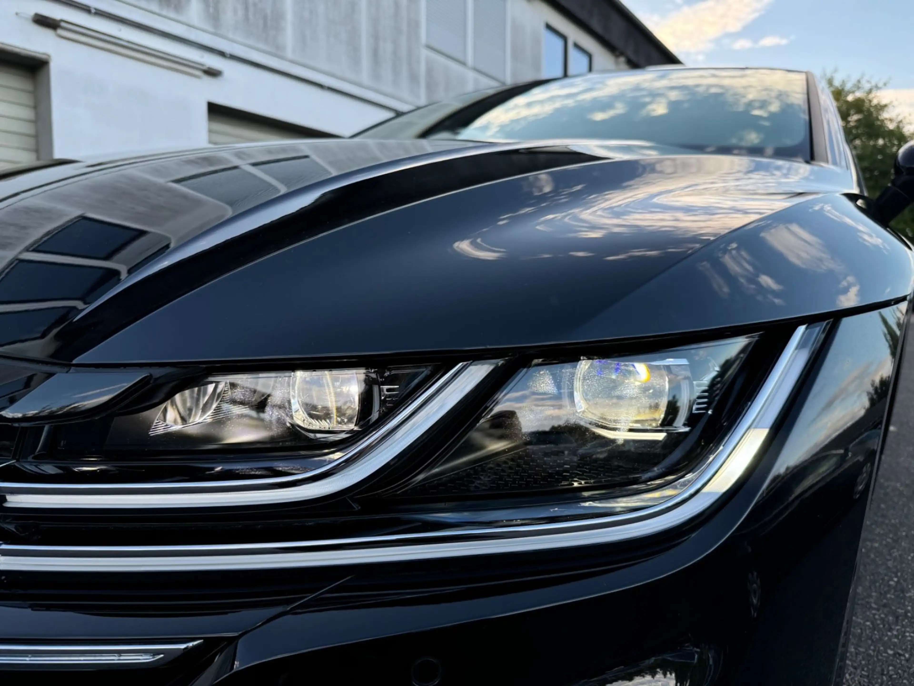 Volkswagen Arteon Shooting Brake R-Line 4Motion — photo 14