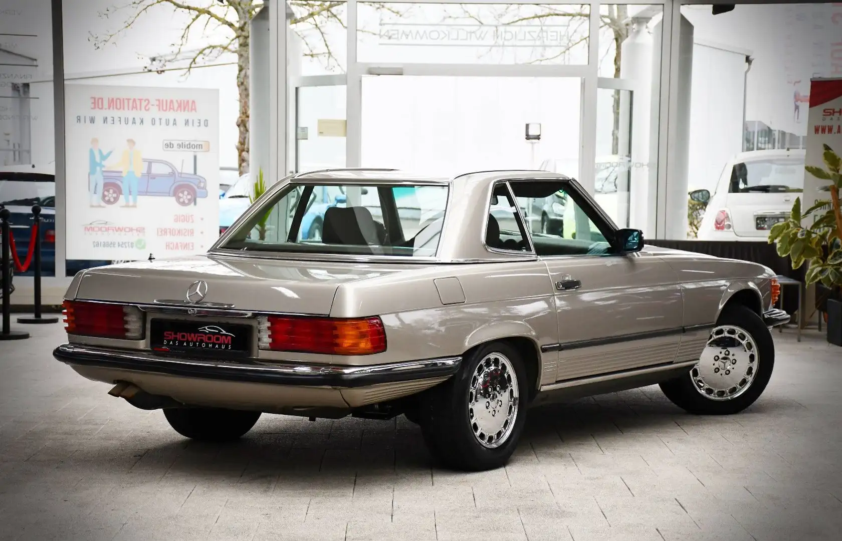 Mercedes-Benz 560 SL R107 Smoke Silver Brazil 5,6-Liter-V8 M117 Beige - 2