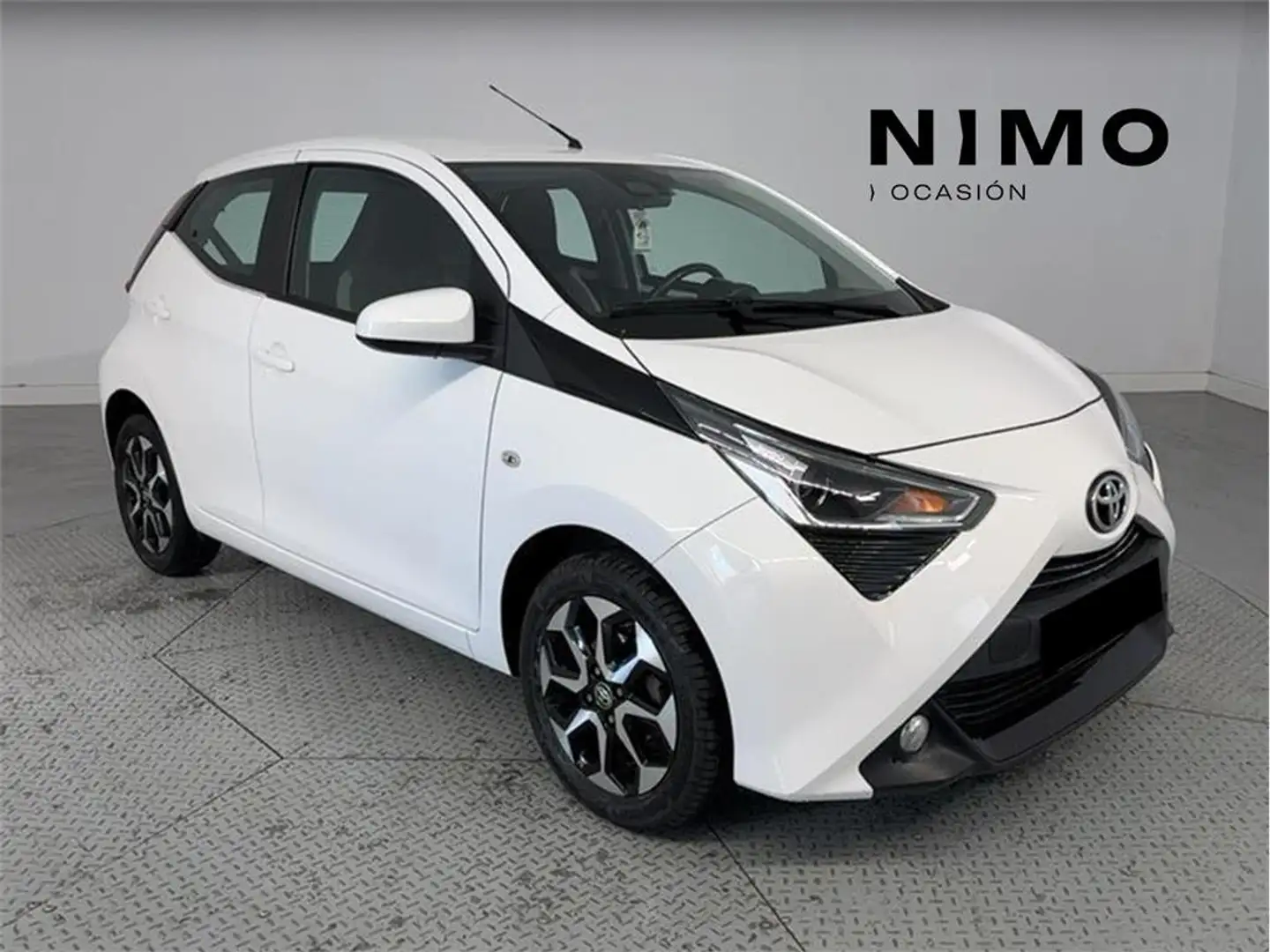 Toyota Aygo 70 x-play - 1