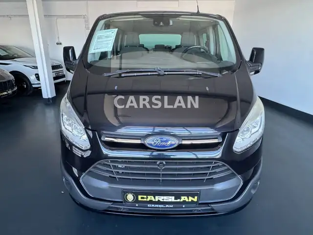 Ford Tourneo Custom view 3