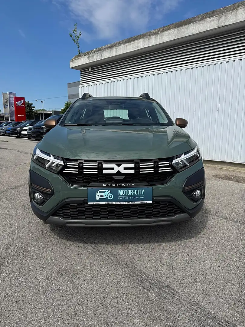 Dacia Sandero Stepway Expression TCe 90 Grün - 2