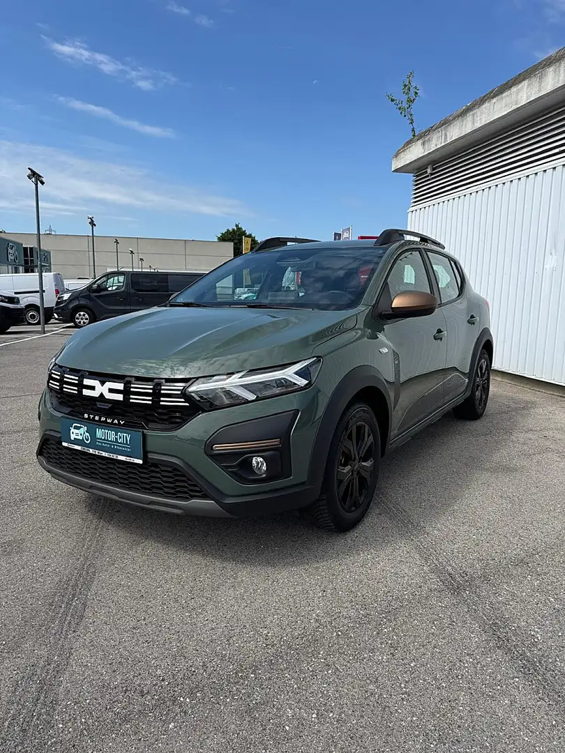 Dacia Sandero Stepway Expression TCe 90 Grün - 1