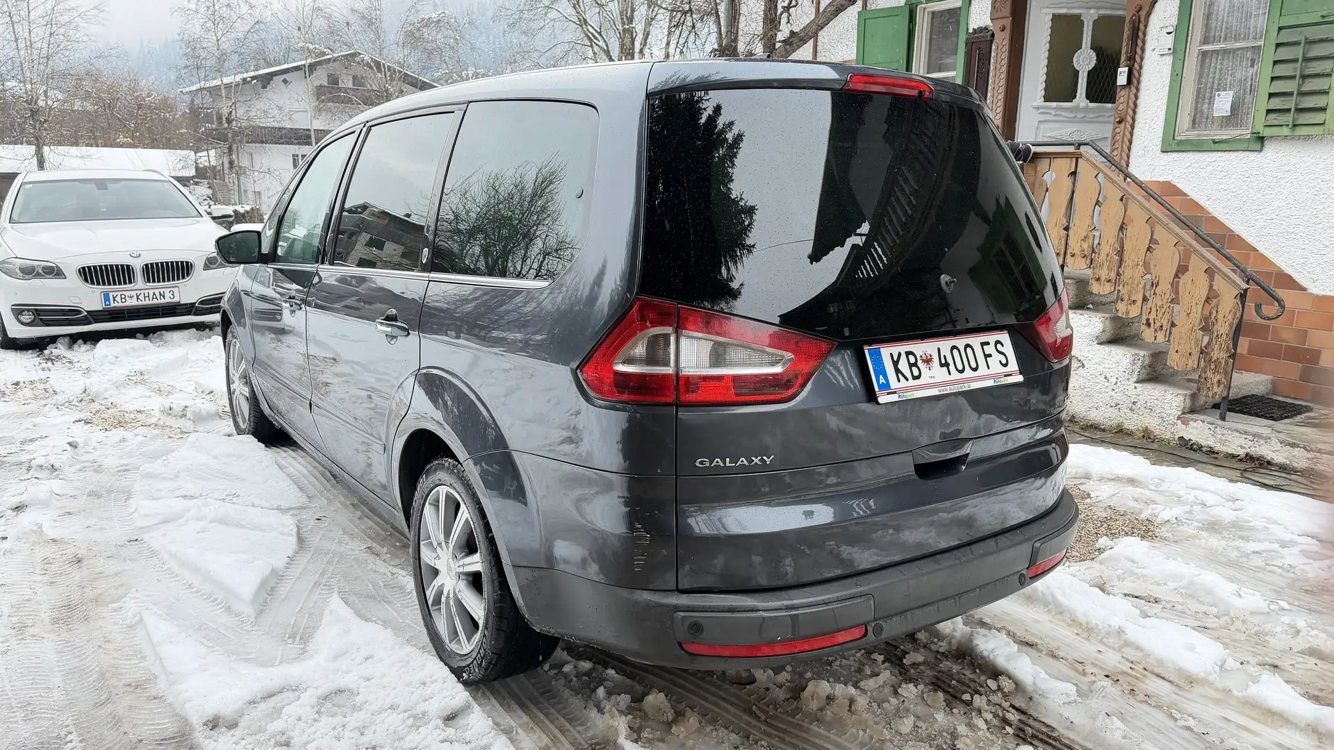 Ford Galaxy Ghia 2,0 TDI Grau - 2