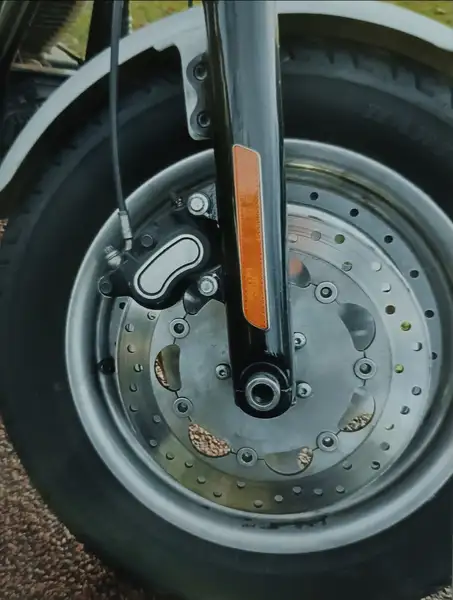 Harley-Davidson Dyna Fat Bob - foto 7