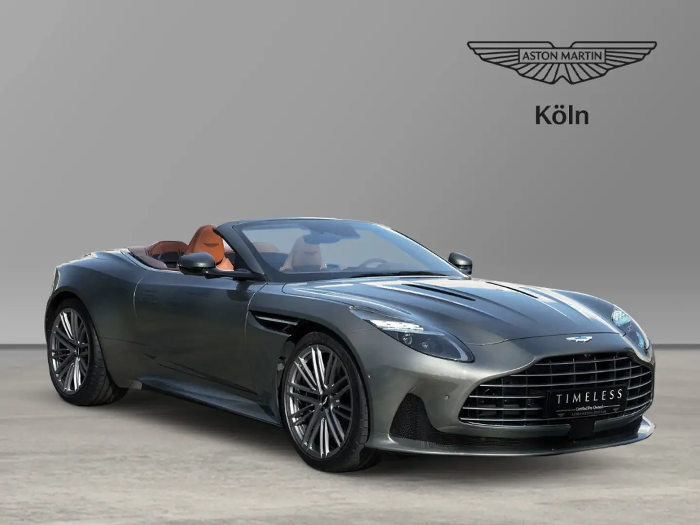 Aston Martin DB12 Volante Titanium Grey / Q- Centenary Saddle Tan Grün - 2