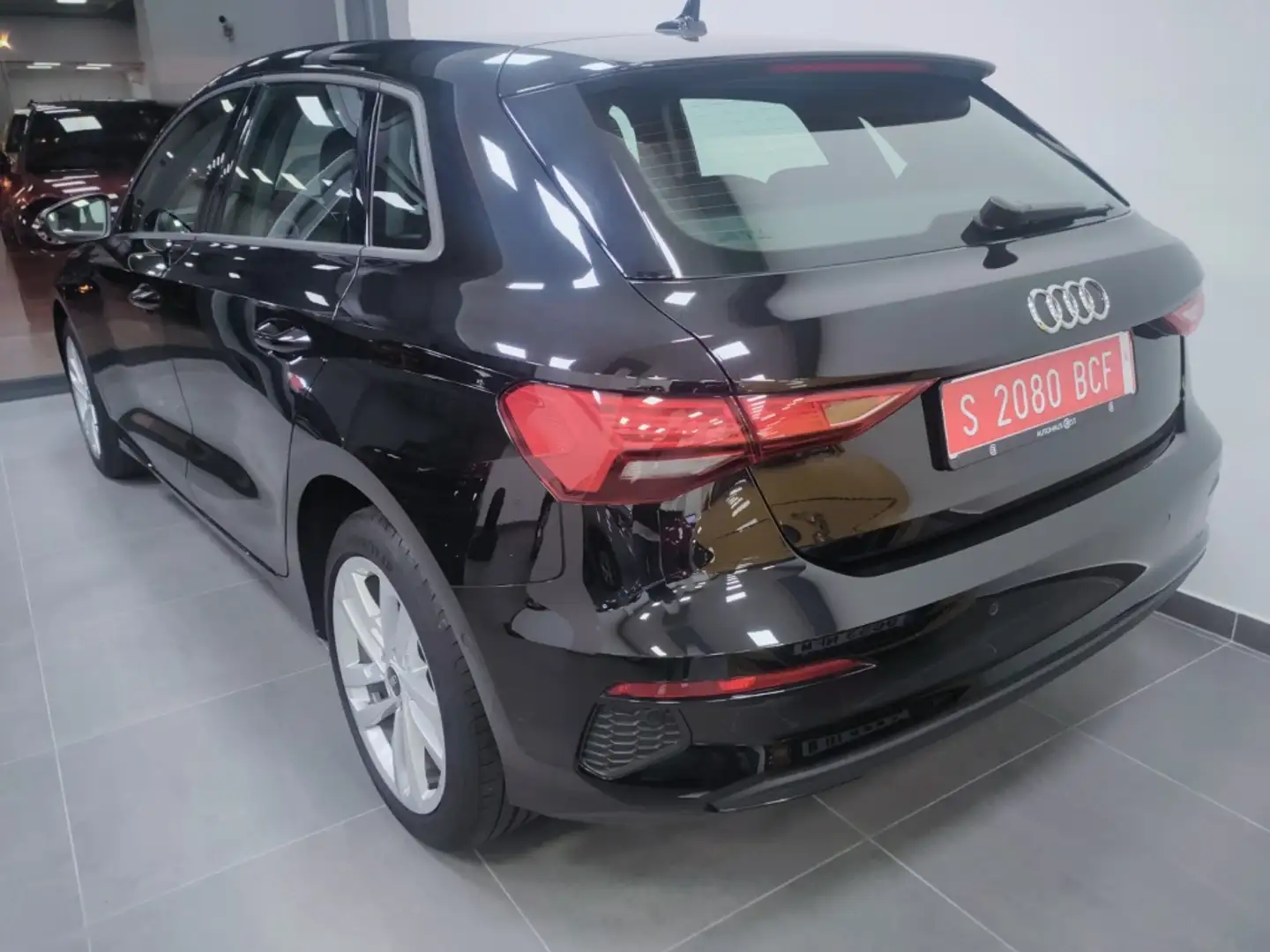 Audi A3 Sportback 40 TFSIe S line S tronic Zwart - 2