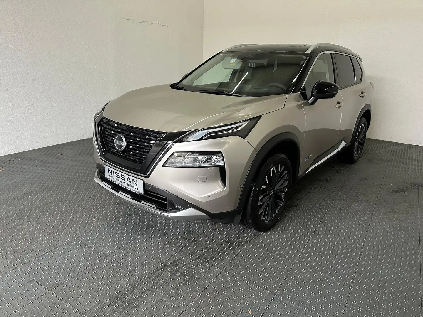 Nissan X-Trail 1.5 VC-T e-4ORCE 213PS 4x4 Tekna+ 5Sitze Gold - 2