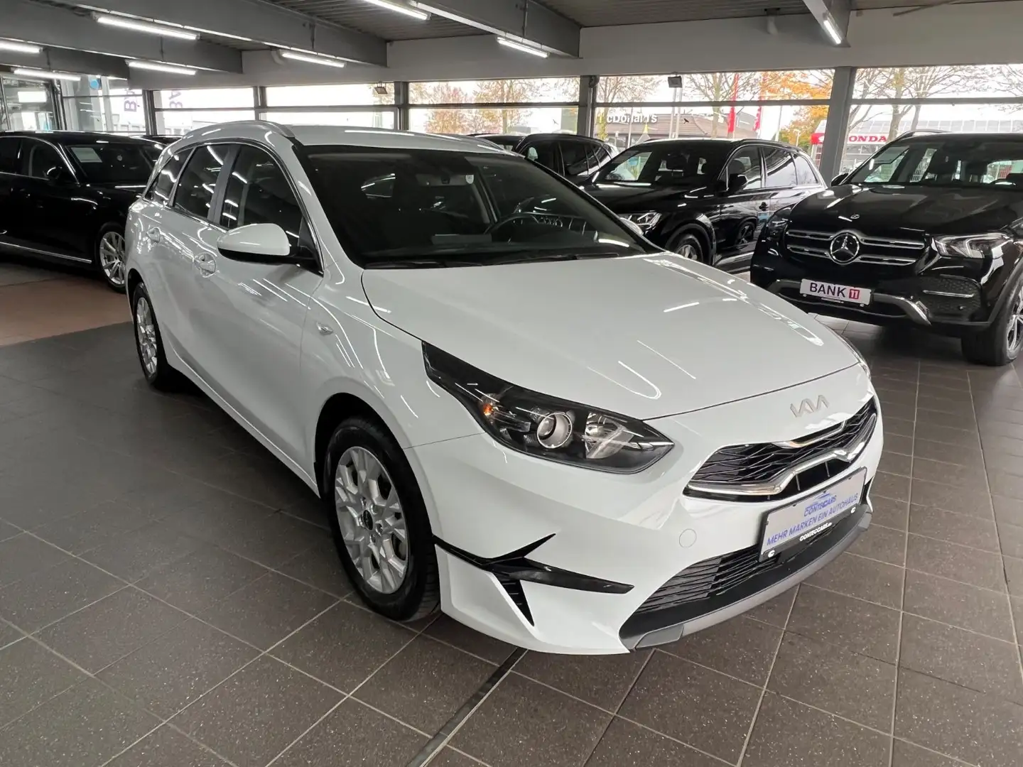Kia Ceed SW / cee'd SW cee´d Sportswagon 1.6 CRDI Vision Komfort Paket. Blanc - 2