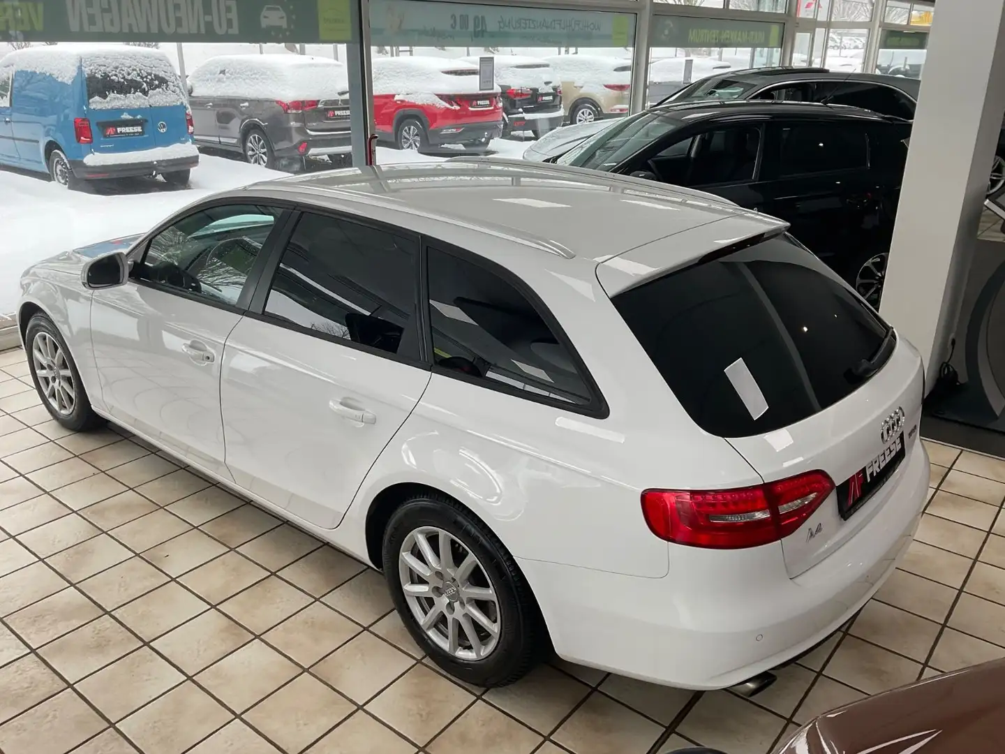 Audi A4 Avant Attraction, Automatik, gepflegt !!! Blanc - 2