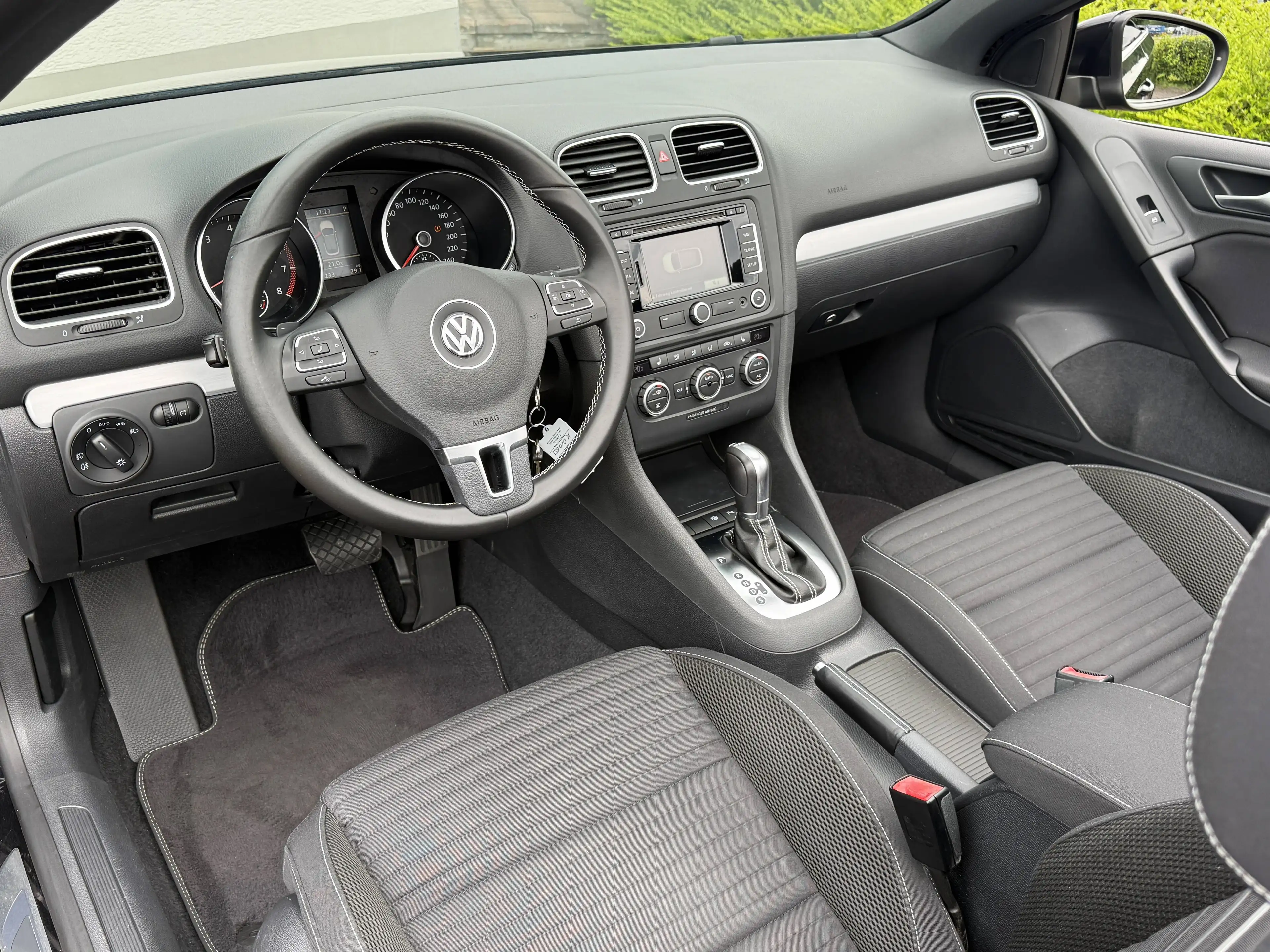 Volkswagen Golf Cabriolet 1.4 TSI Cup DSG Xenon Sportsitze Navi — photo 9