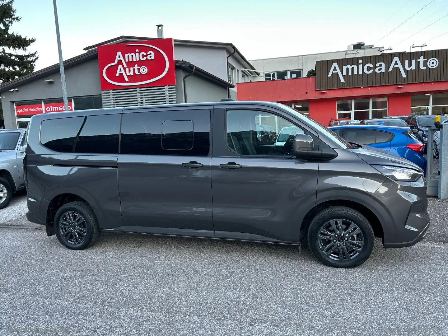 Ford Tourneo Custom Tou. Cust. 320 2.0 EcoBlue 150 PL Tit. 9 POSTI Grau - 1
