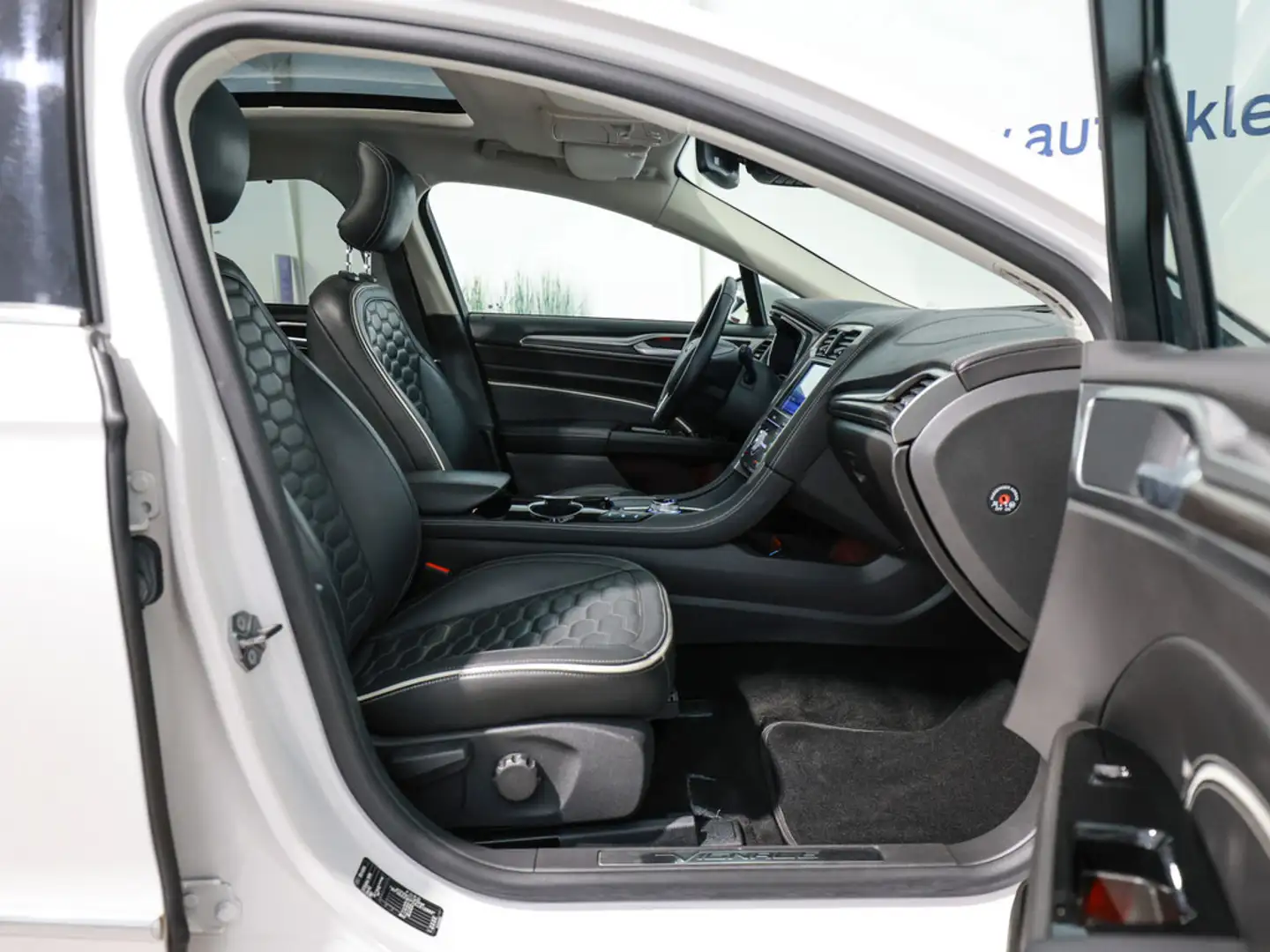 Ford Mondeo Vignale 2.0l EcoBlue Automatik +PANO Weiß - 2