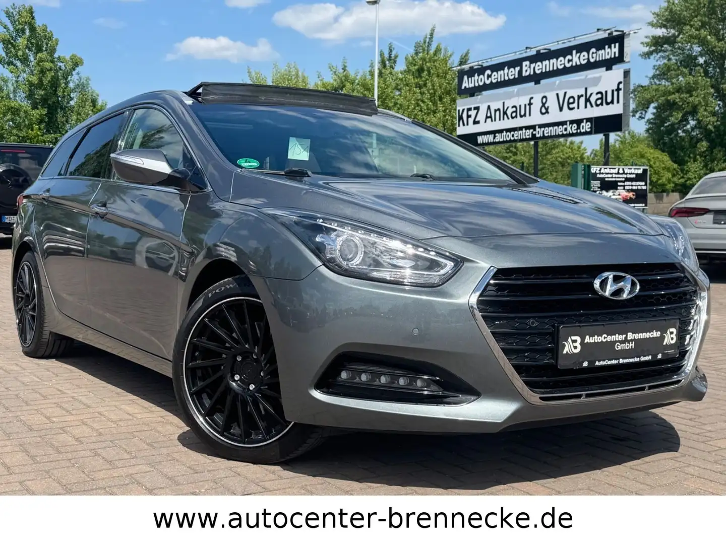 Hyundai i40 cw Trend*Panorama*Navi*8-fach* Silber - 1