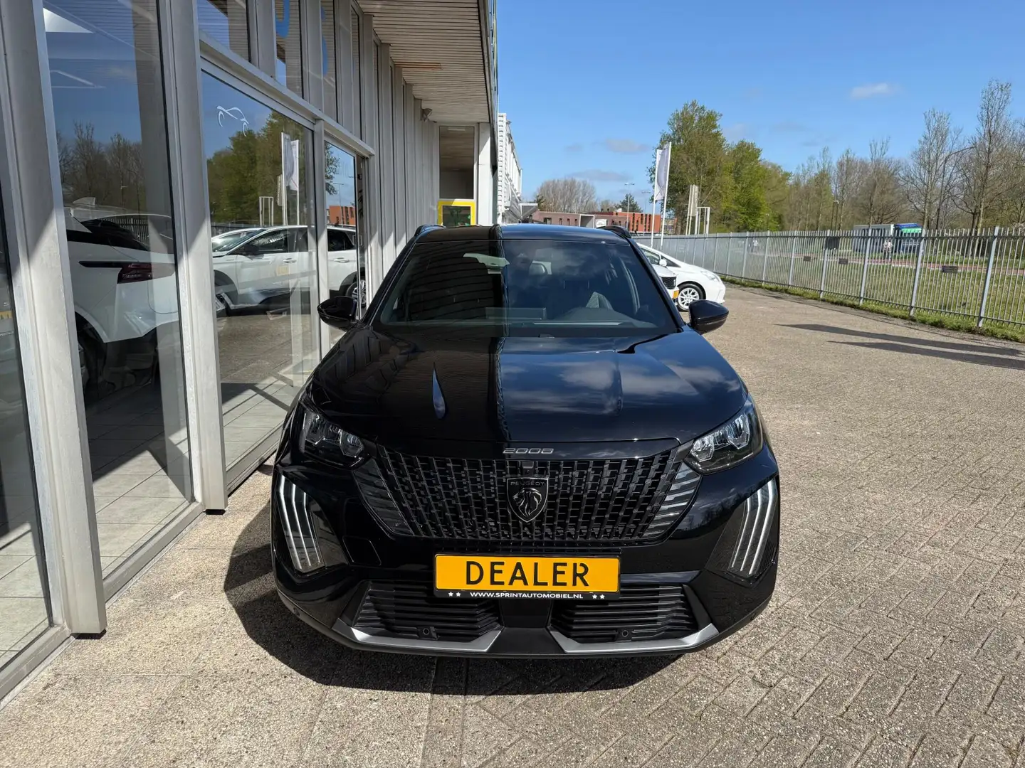 Peugeot 2008 1.2 PureTech 130 Allure / ACHTERUITRIJCAMERA / APP Nero - 2