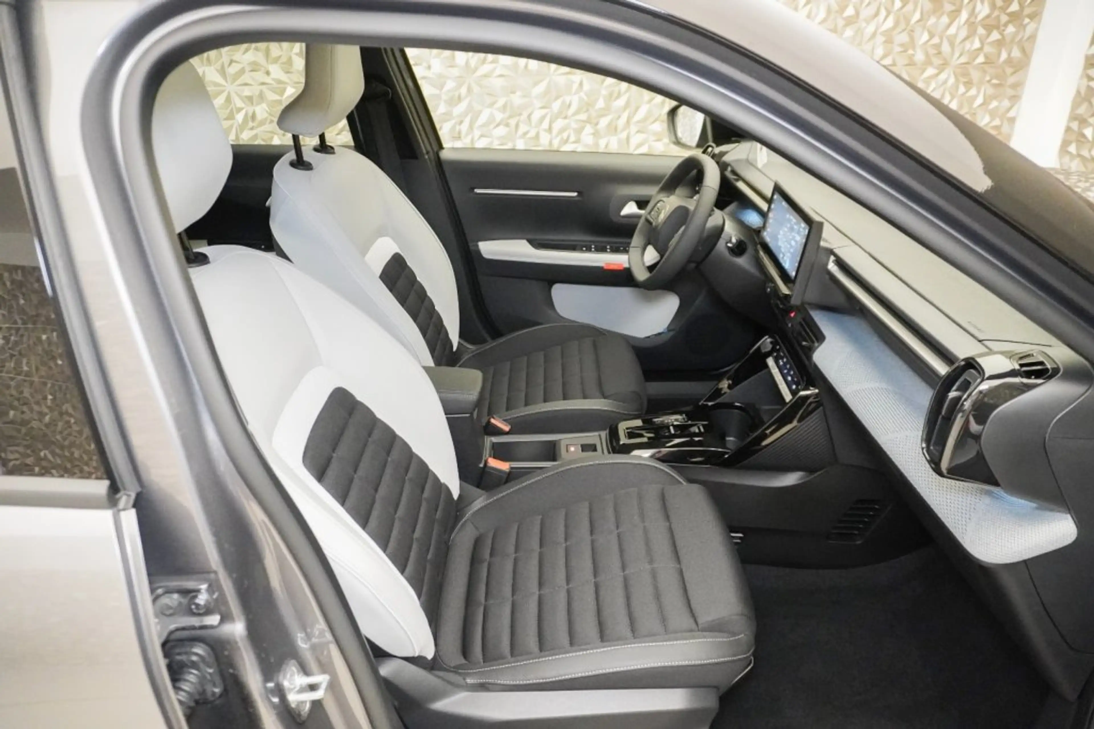Citroen C3 Hybrid 110PS Automatik MAX — photo 13