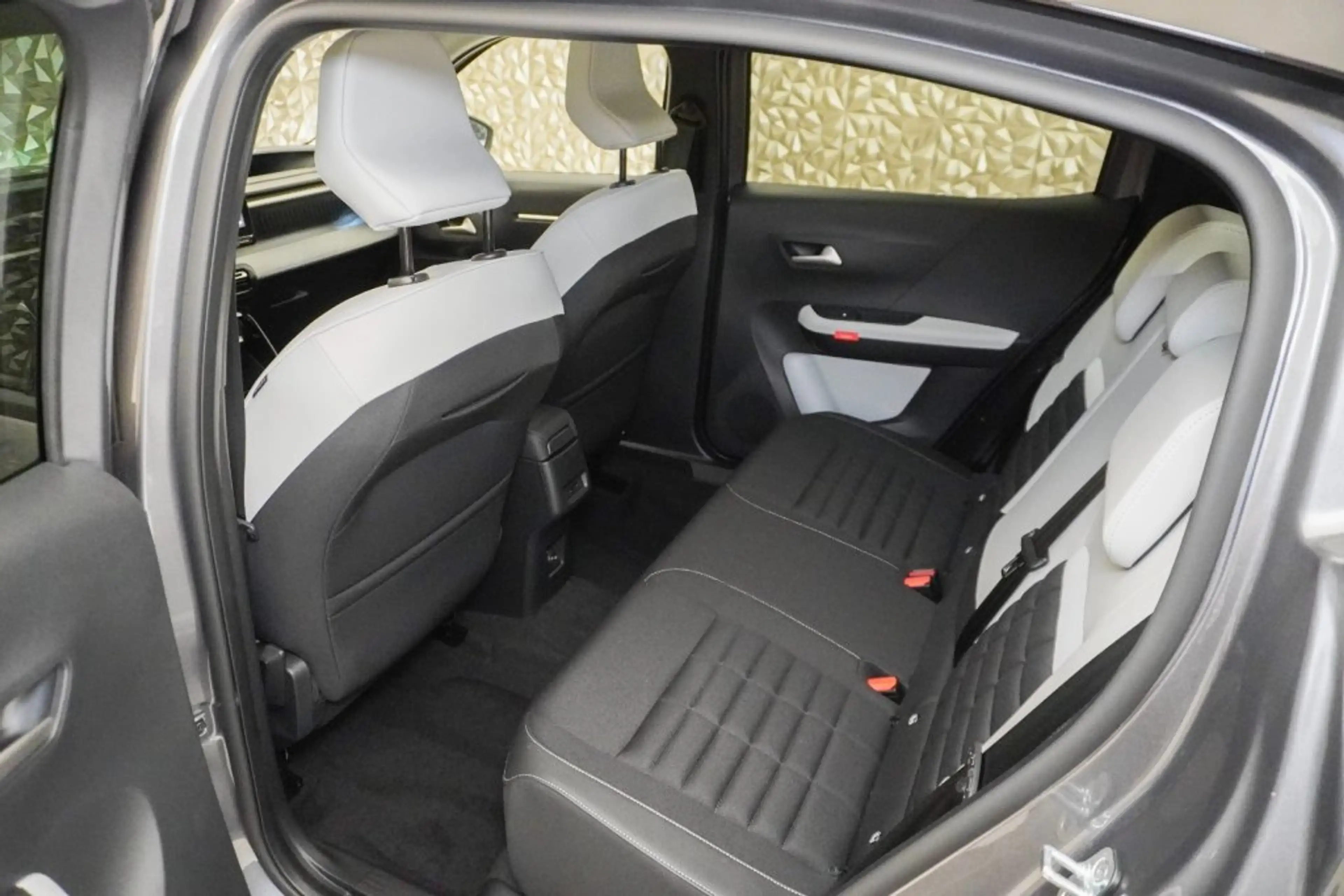 Citroen C3 Hybrid 110PS Automatik MAX — photo 14