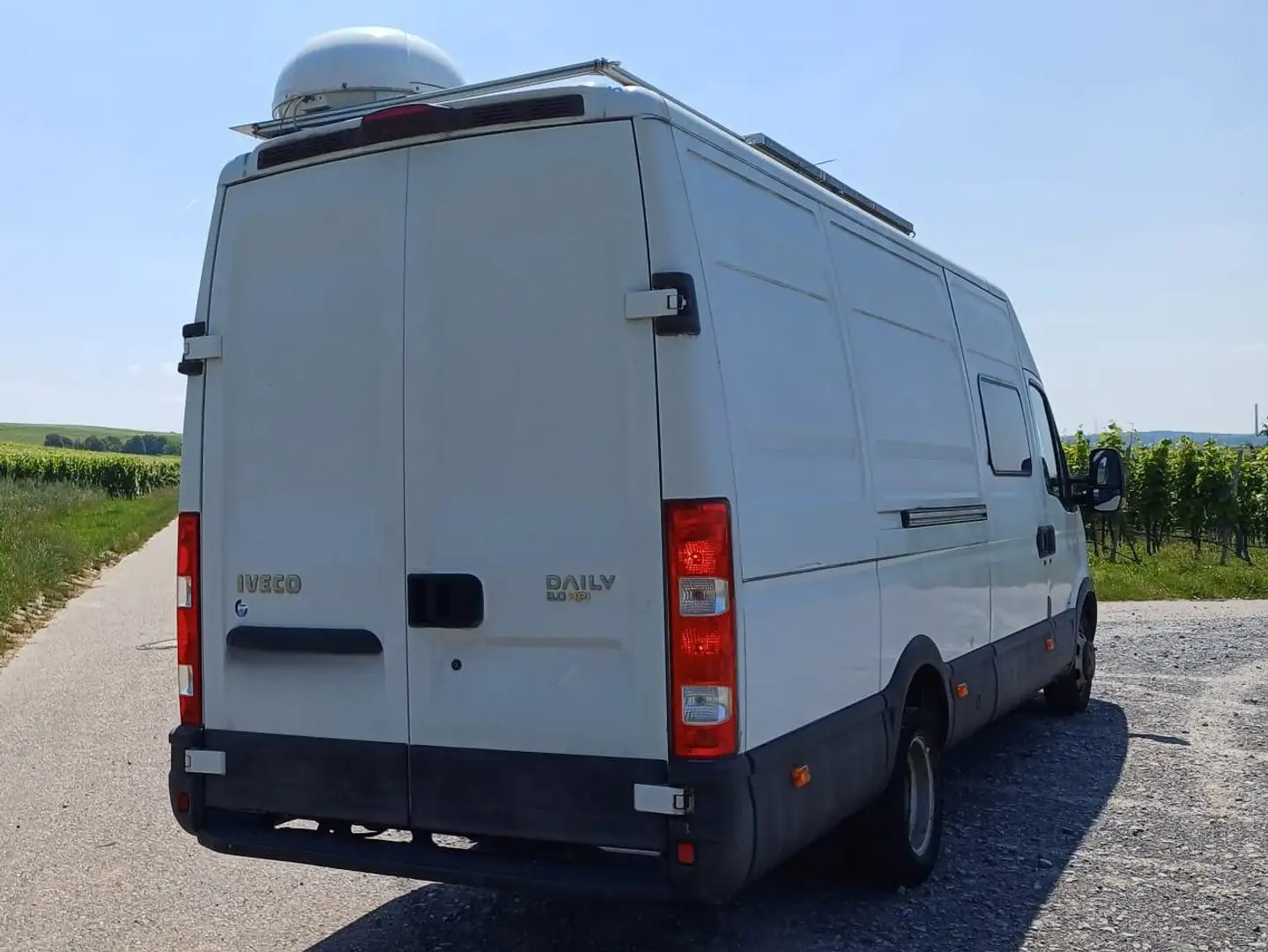 Iveco Daily 35 C 15 D White - 1