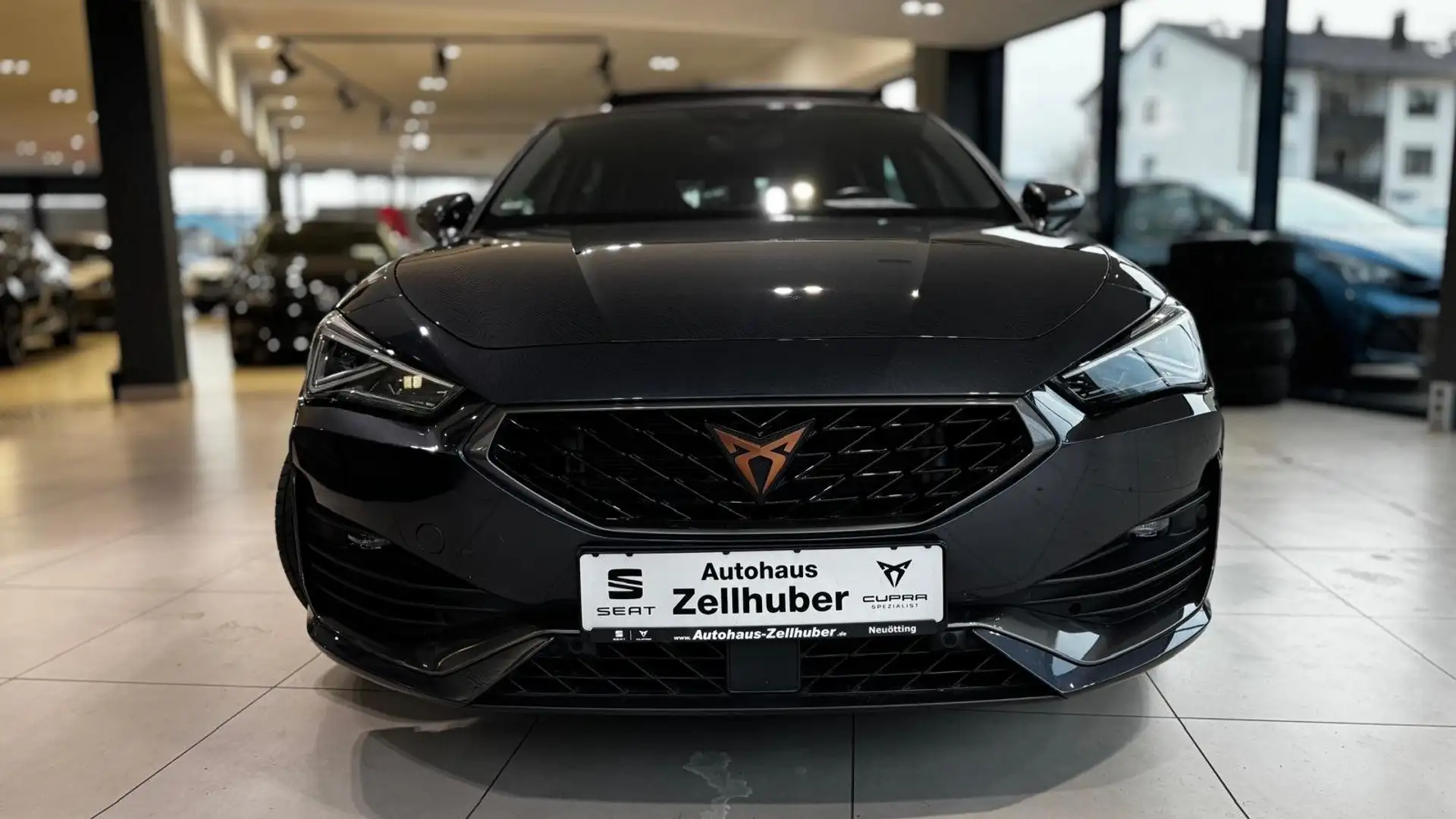 CUPRA Leon 2.0 TSI DSG VZ *Pano*Matrix*Assist XL*Beats* Grau - 2