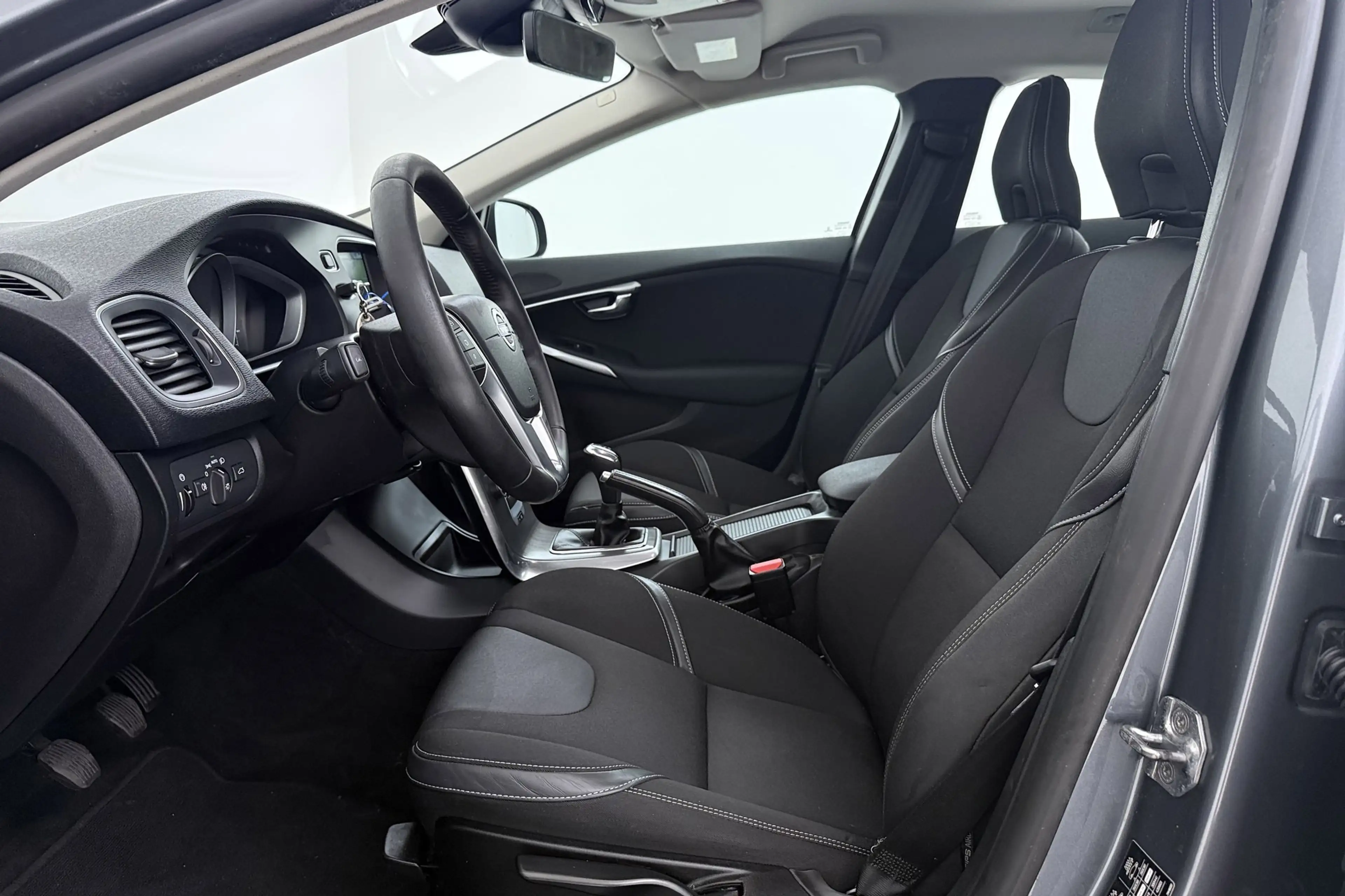 Volvo V40 2.0 T3 Nordic+ | Org NL | 51.000 KM!!! | Xenon | S — photo 3